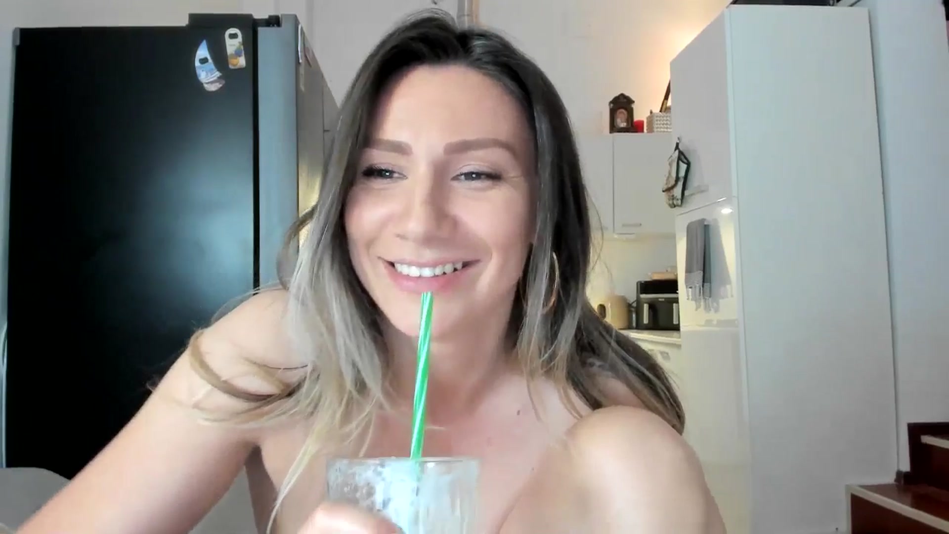 Gallery image thumbnail from ItsEvie's myfreecams stream on, 03/28/2025, 01:51 image 9 of 20