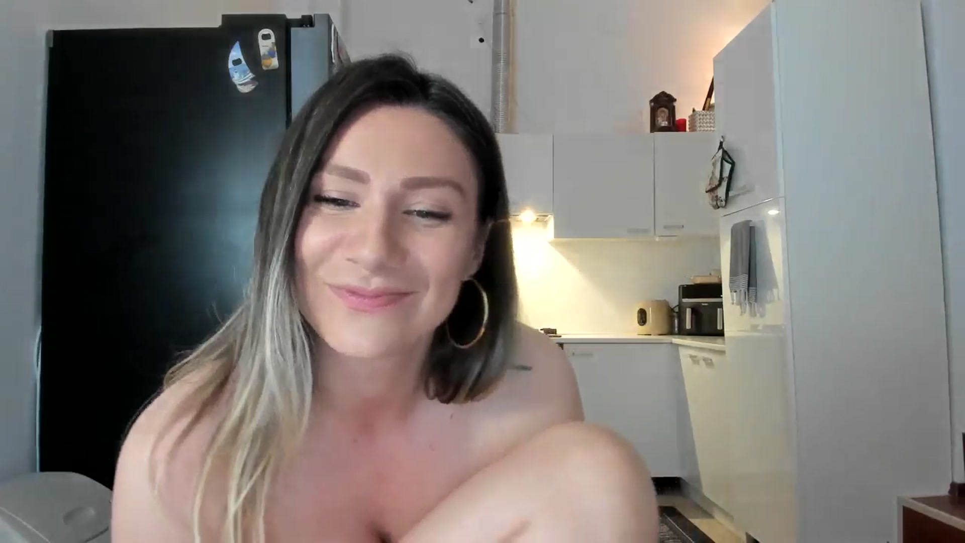 Gallery image thumbnail from ItsEvie's myfreecams stream on, 03/28/2025, 01:51 image 18 of 20