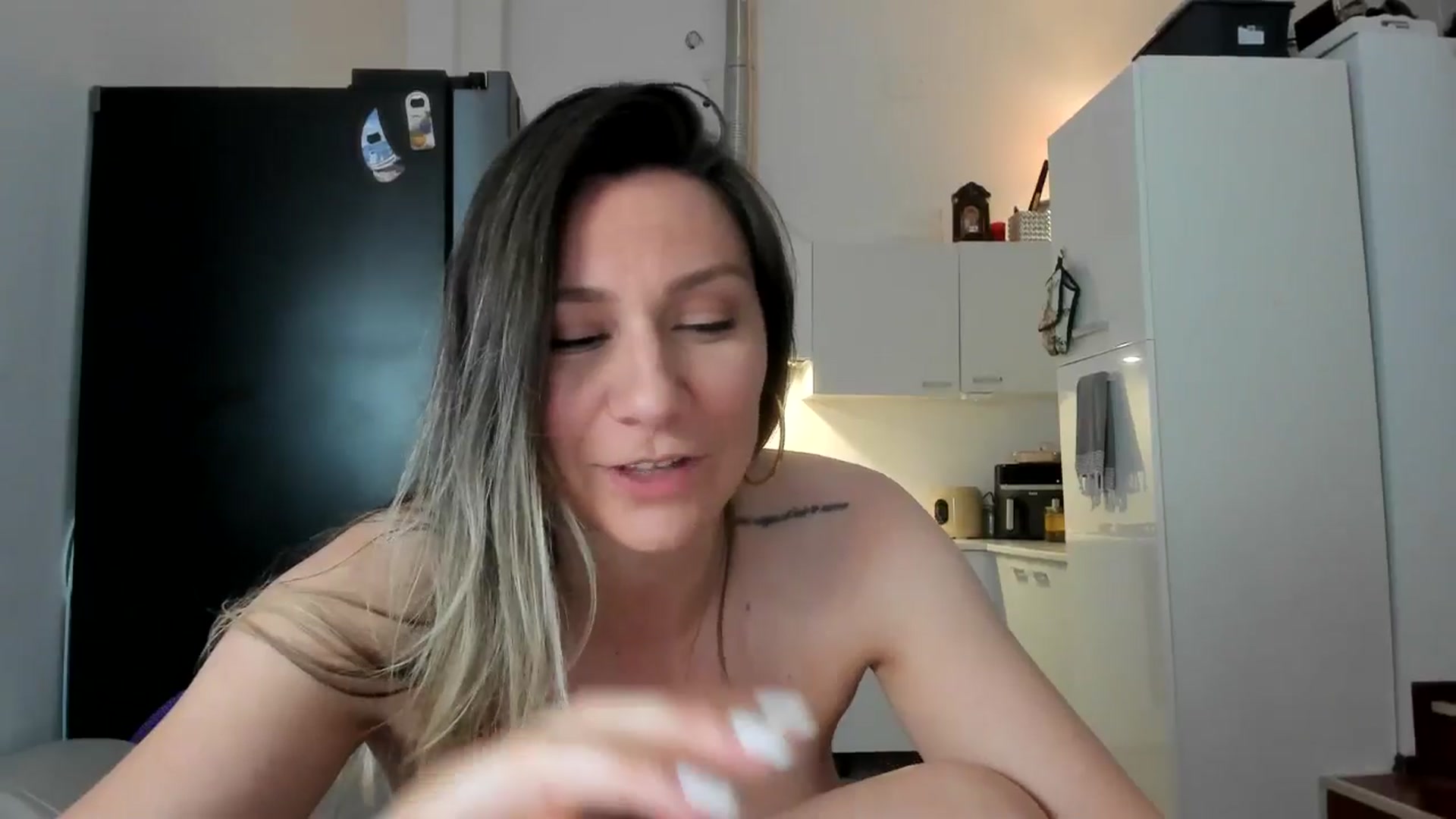 Gallery image thumbnail from ItsEvie's myfreecams stream on, 03/29/2025, 24:39 image 6 of 20
