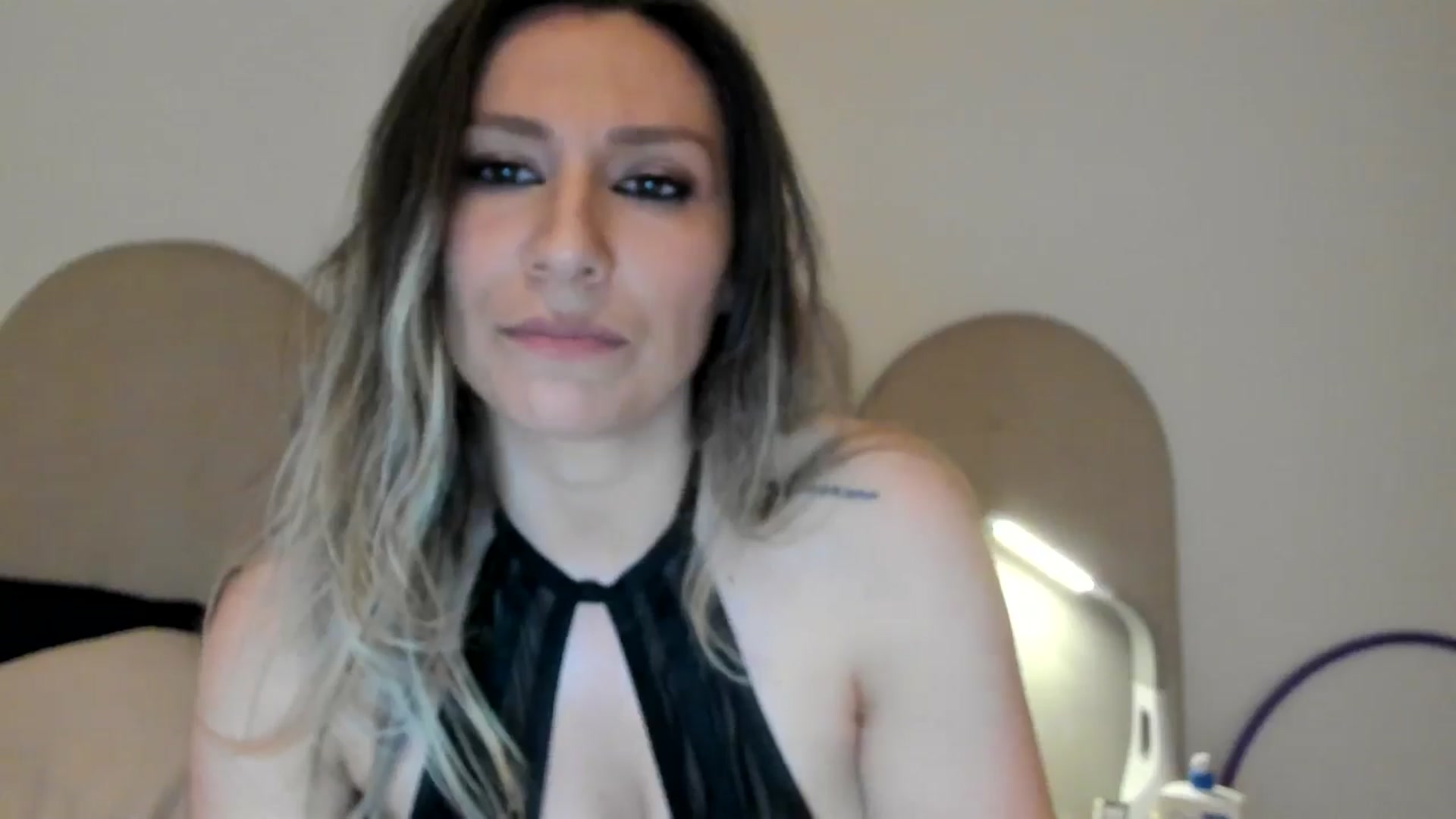 Gallery image thumbnail from ItsEvie's myfreecams stream on, 03/30/2025, 24:37 image 6 of 20