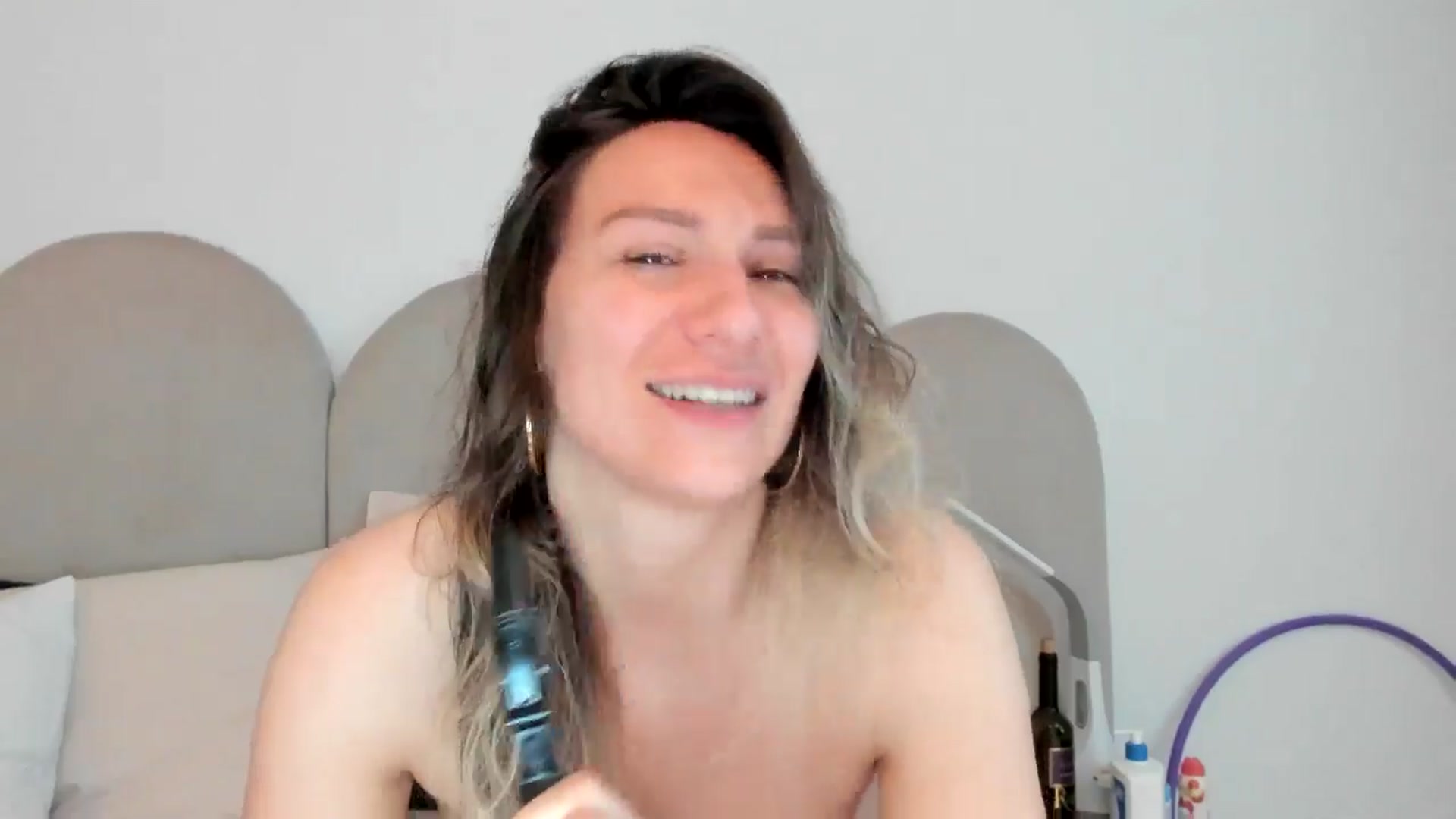 Gallery image thumbnail from ItsEvie's myfreecams stream on, 03/30/2025, 16:01 image 18 of 20