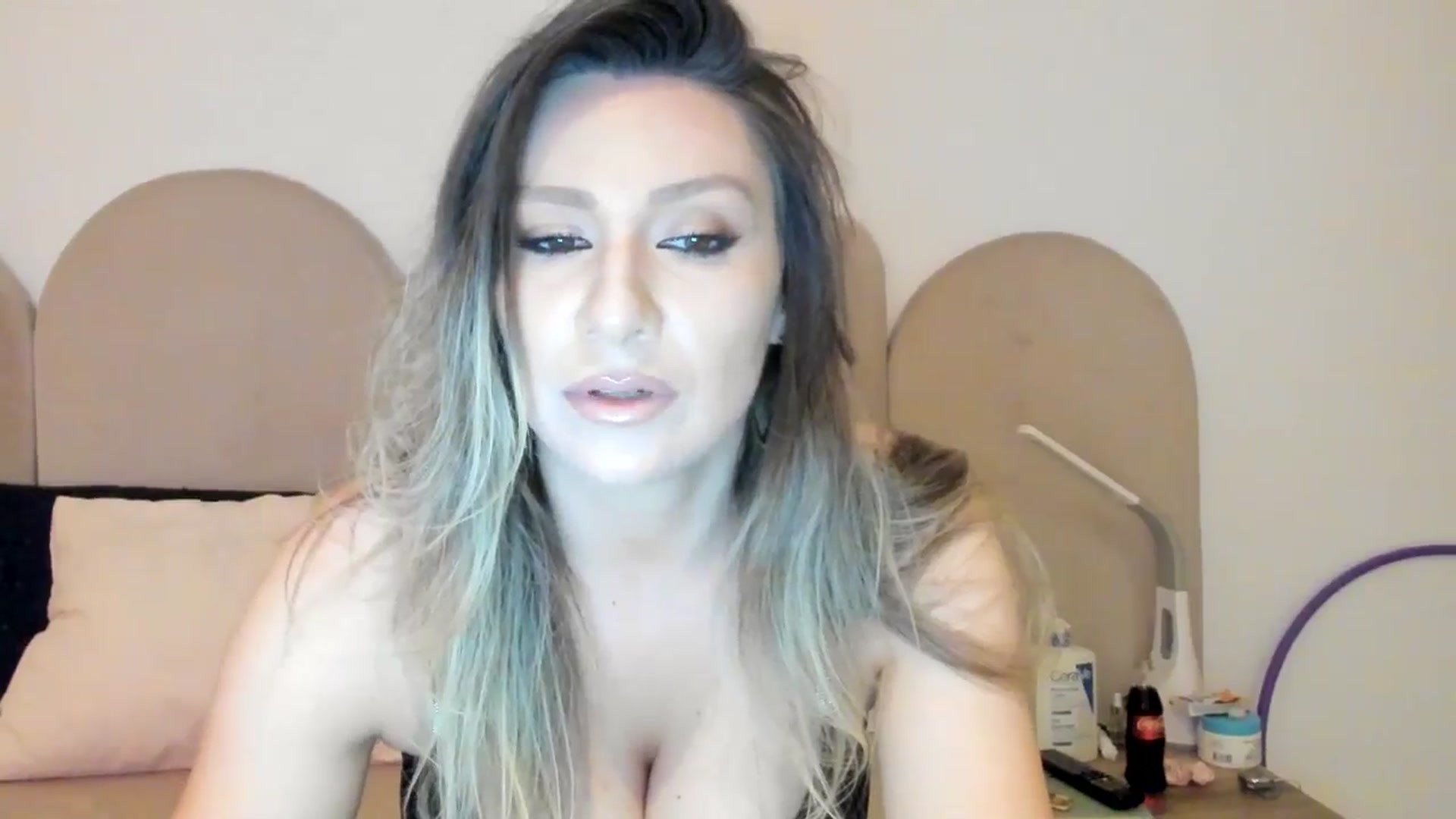 Gallery image thumbnail from ItsEvie's myfreecams stream on, 03/31/2025, 22:07 image 6 of 20