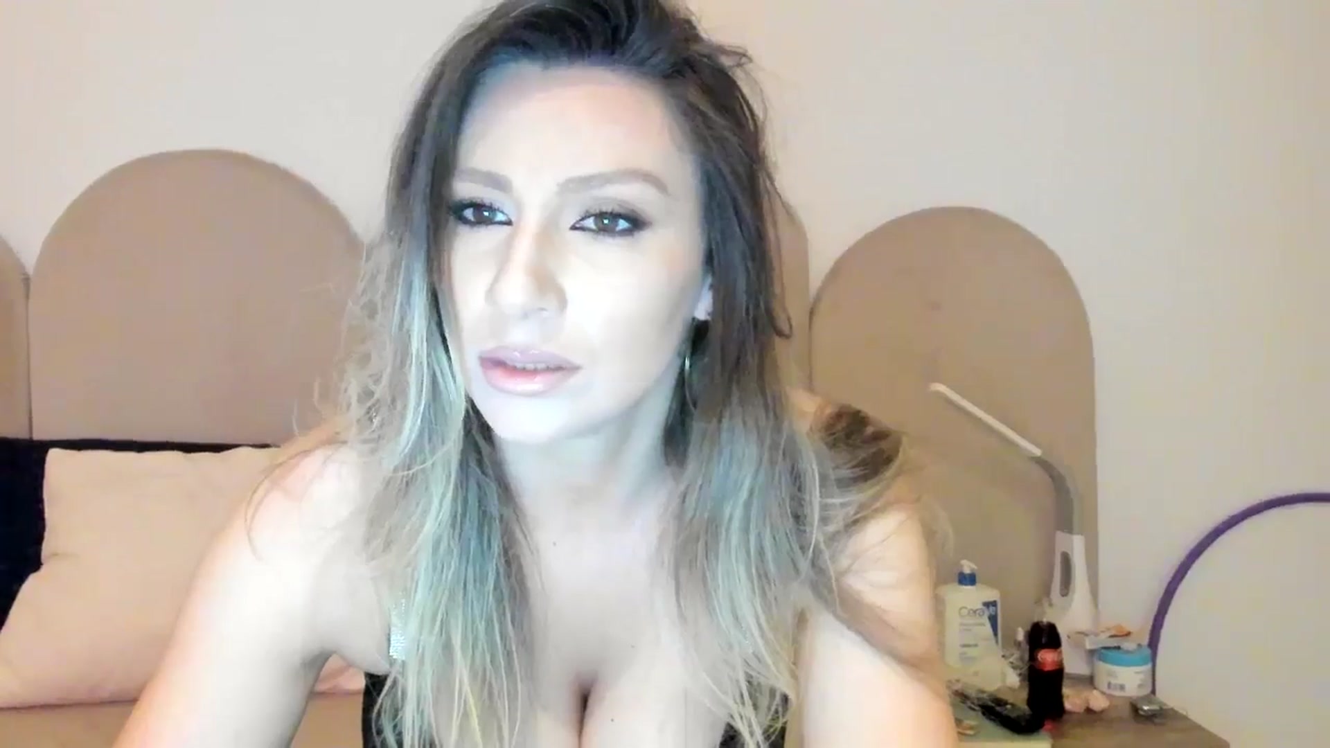 Gallery image thumbnail from ItsEvie's myfreecams stream on, 03/31/2025, 22:07 image 7 of 20