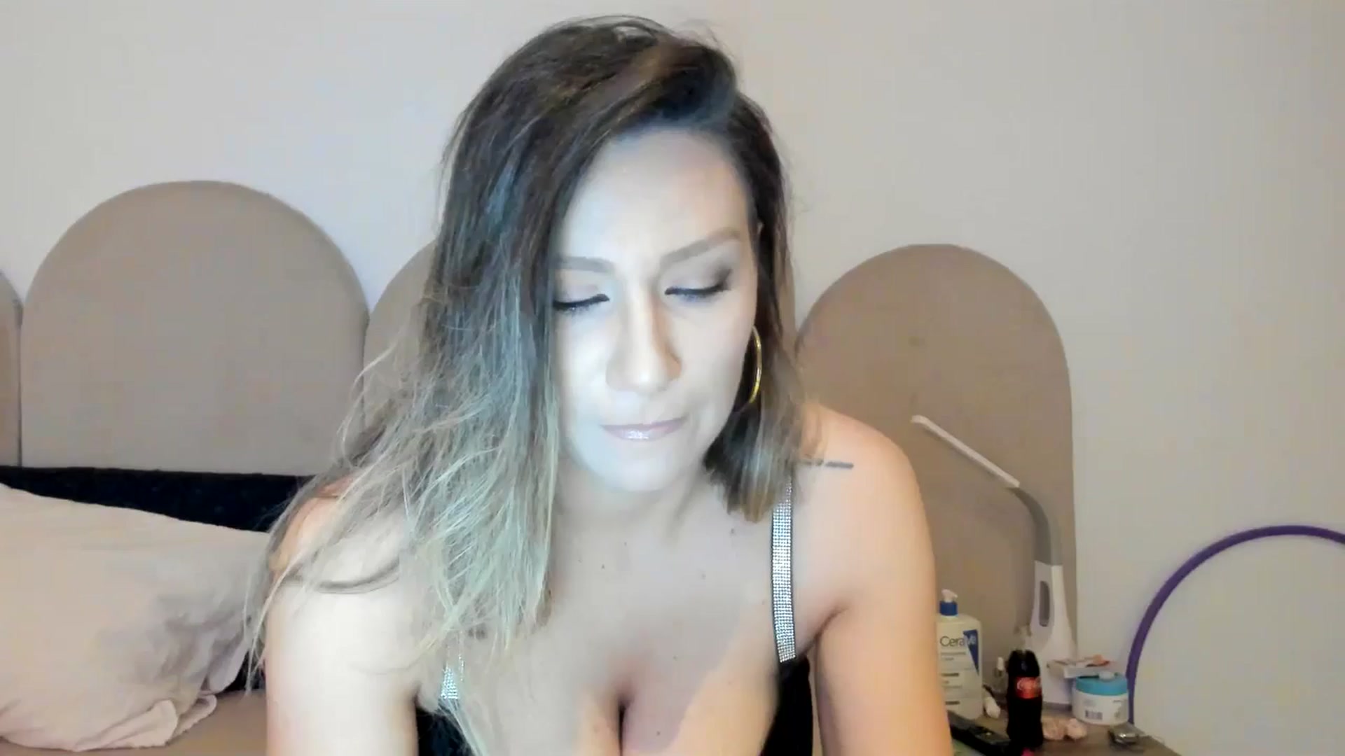 Gallery image thumbnail from ItsEvie's myfreecams stream on, 03/31/2025, 23:25 image 1 of 20