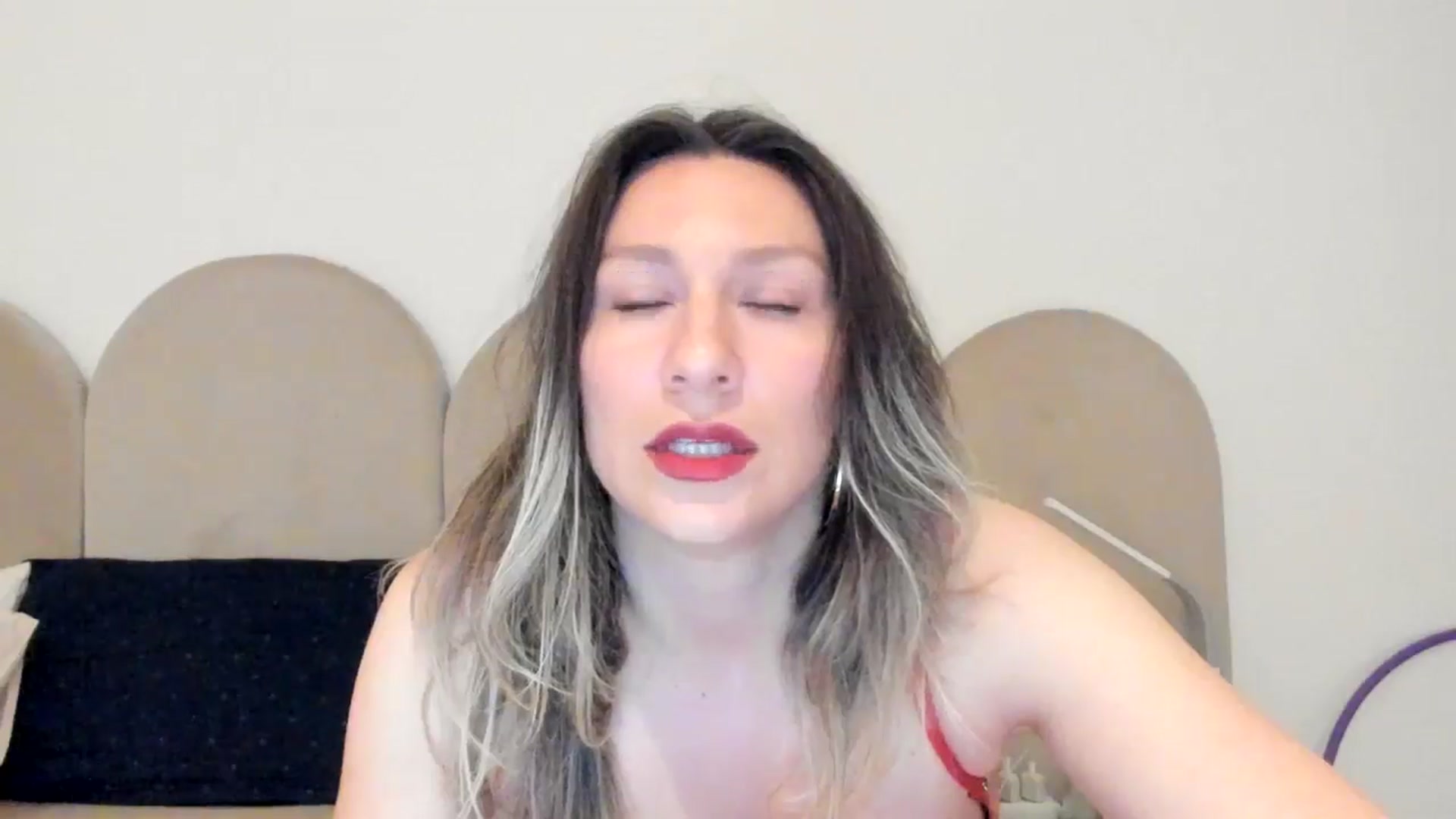 Gallery image thumbnail from ItsEvie's myfreecams stream on, 04/01/2025, 23:29 image 15 of 20