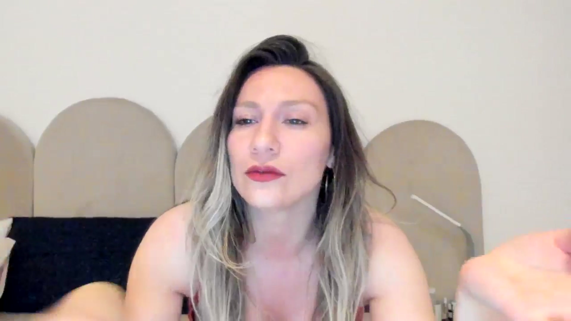 Gallery image thumbnail from ItsEvie's myfreecams stream on, 04/01/2025, 23:29 image 4 of 20