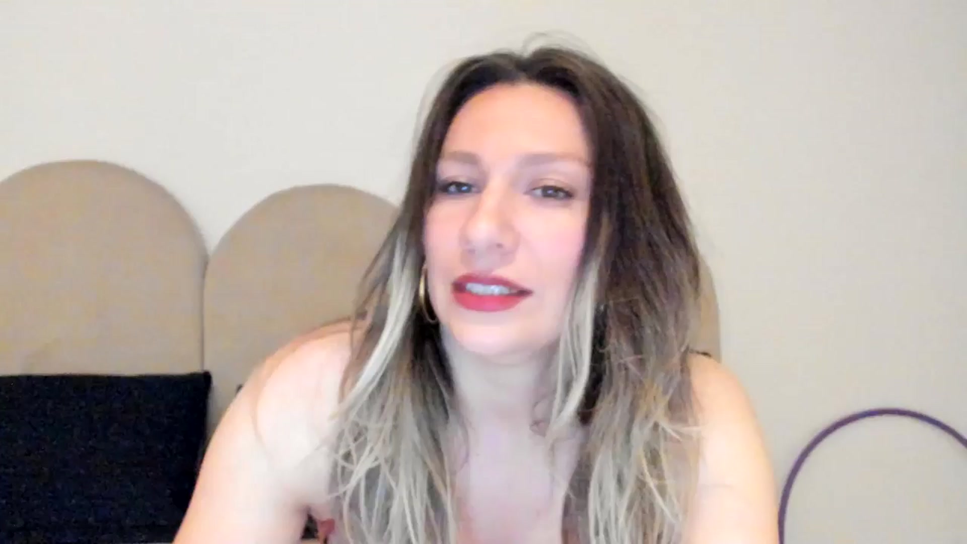 Gallery image thumbnail from ItsEvie's myfreecams stream on, 04/01/2025, 23:29 image 20 of 20