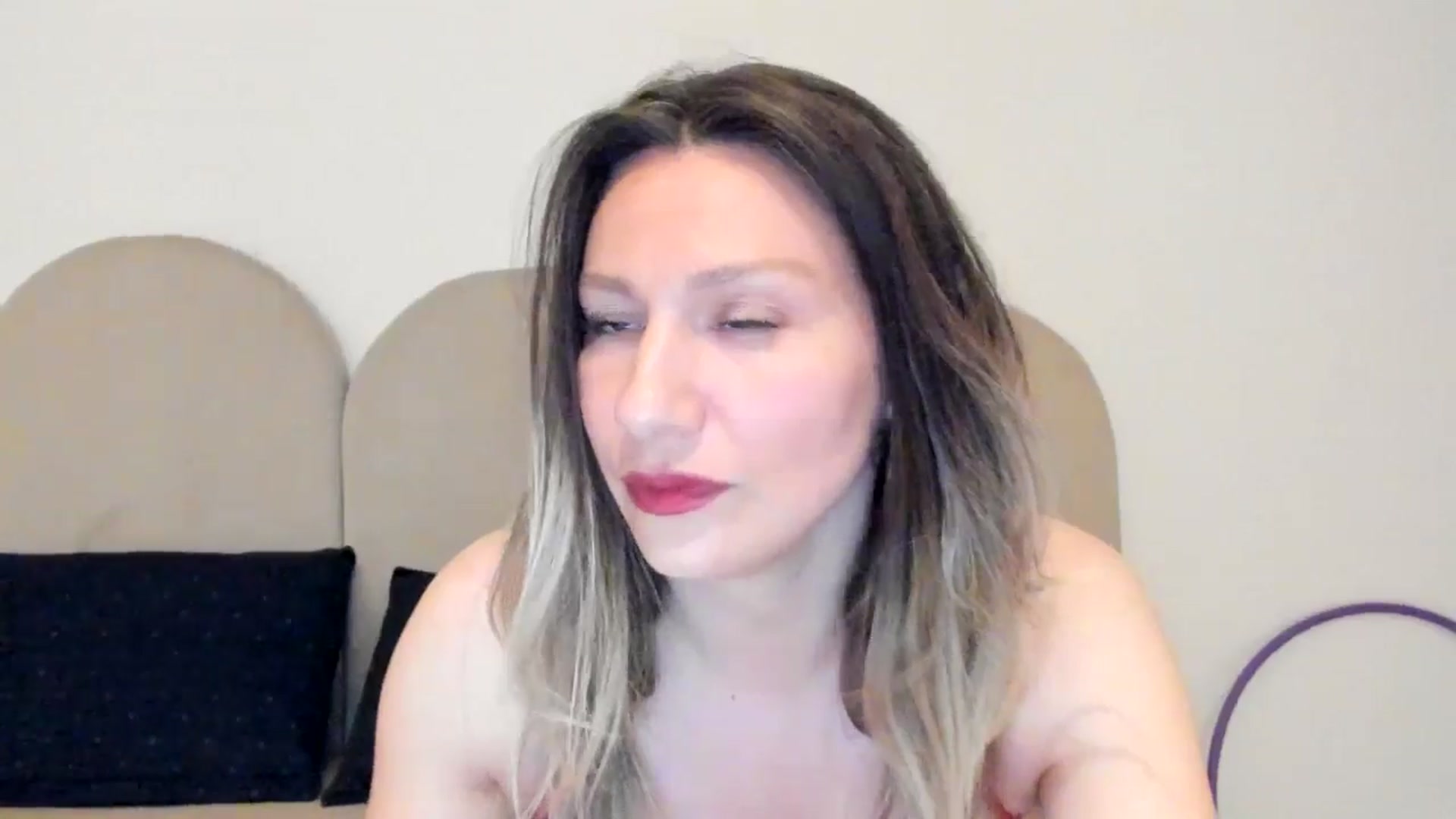 Gallery image thumbnail from ItsEvie's myfreecams stream on, 04/01/2025, 23:29 image 16 of 20