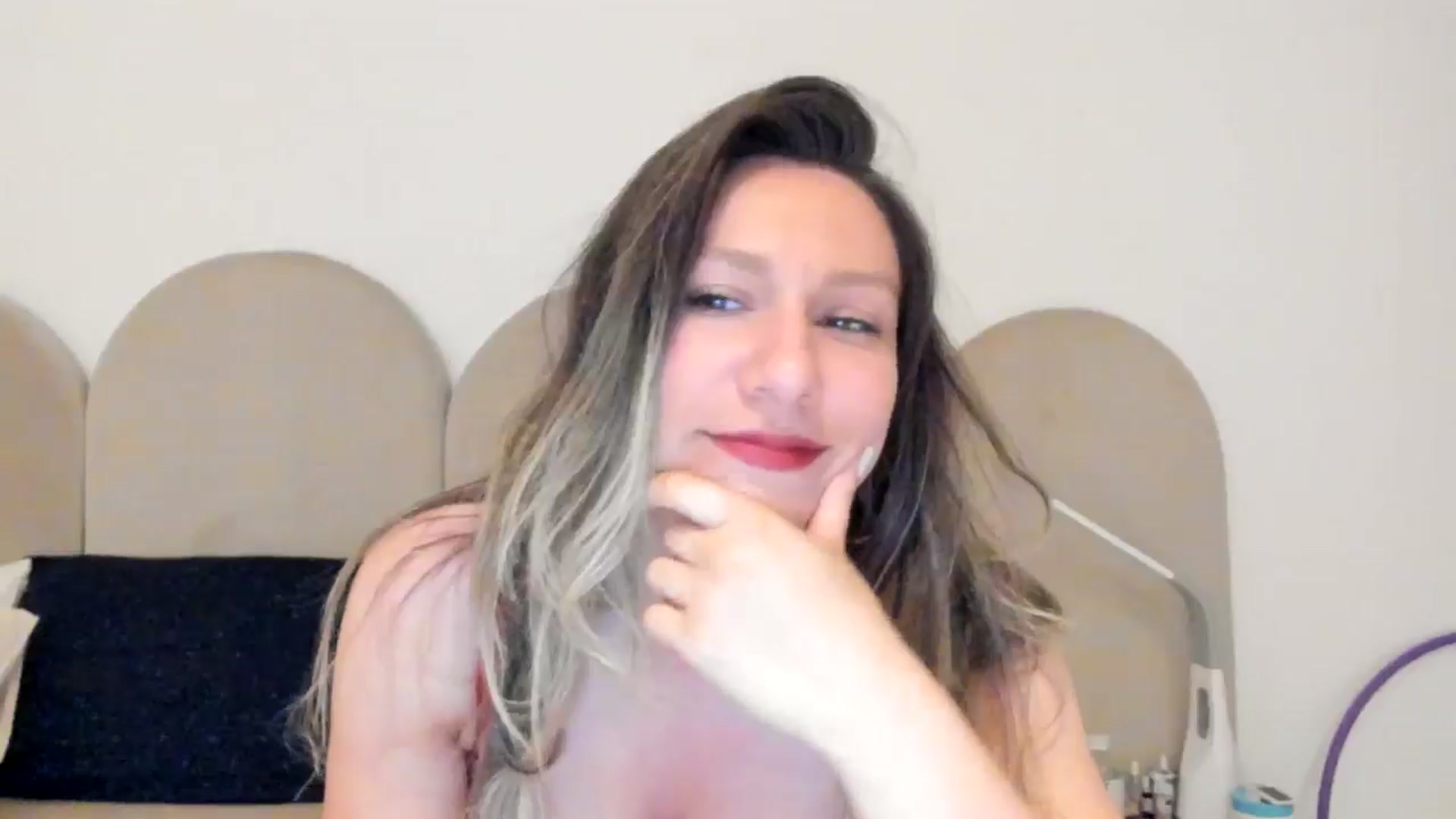 Gallery image thumbnail from ItsEvie's myfreecams stream on, 04/01/2025, 23:29 image 3 of 20