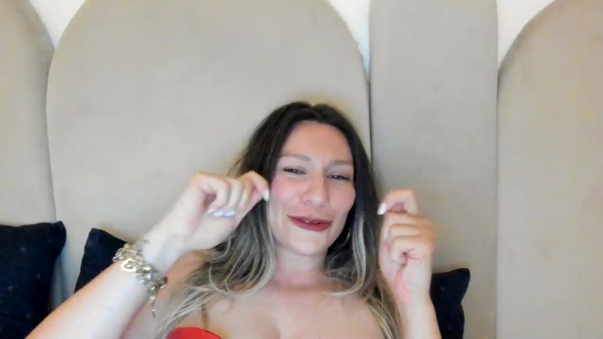 Gallery image thumbnail from ItsEvie's myfreecams stream on, 04/02/2025, 24:05 image 3 of 20