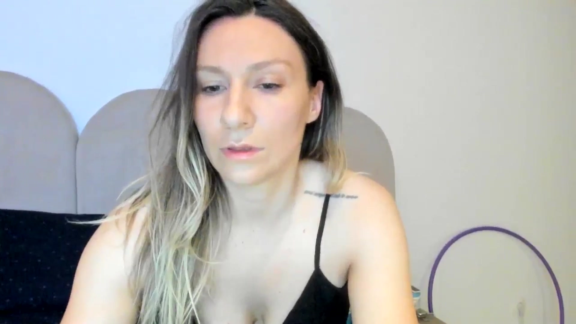 Gallery image thumbnail from ItsEvie's myfreecams stream on, 04/03/2025, 23:23 image 12 of 20