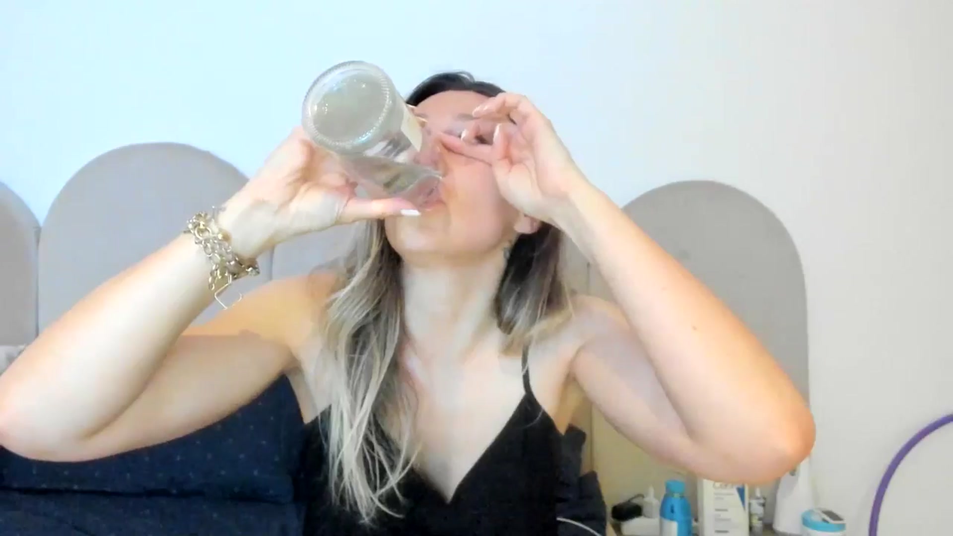 Gallery image thumbnail from ItsEvie's myfreecams stream on, 04/03/2025, 23:23 image 7 of 20