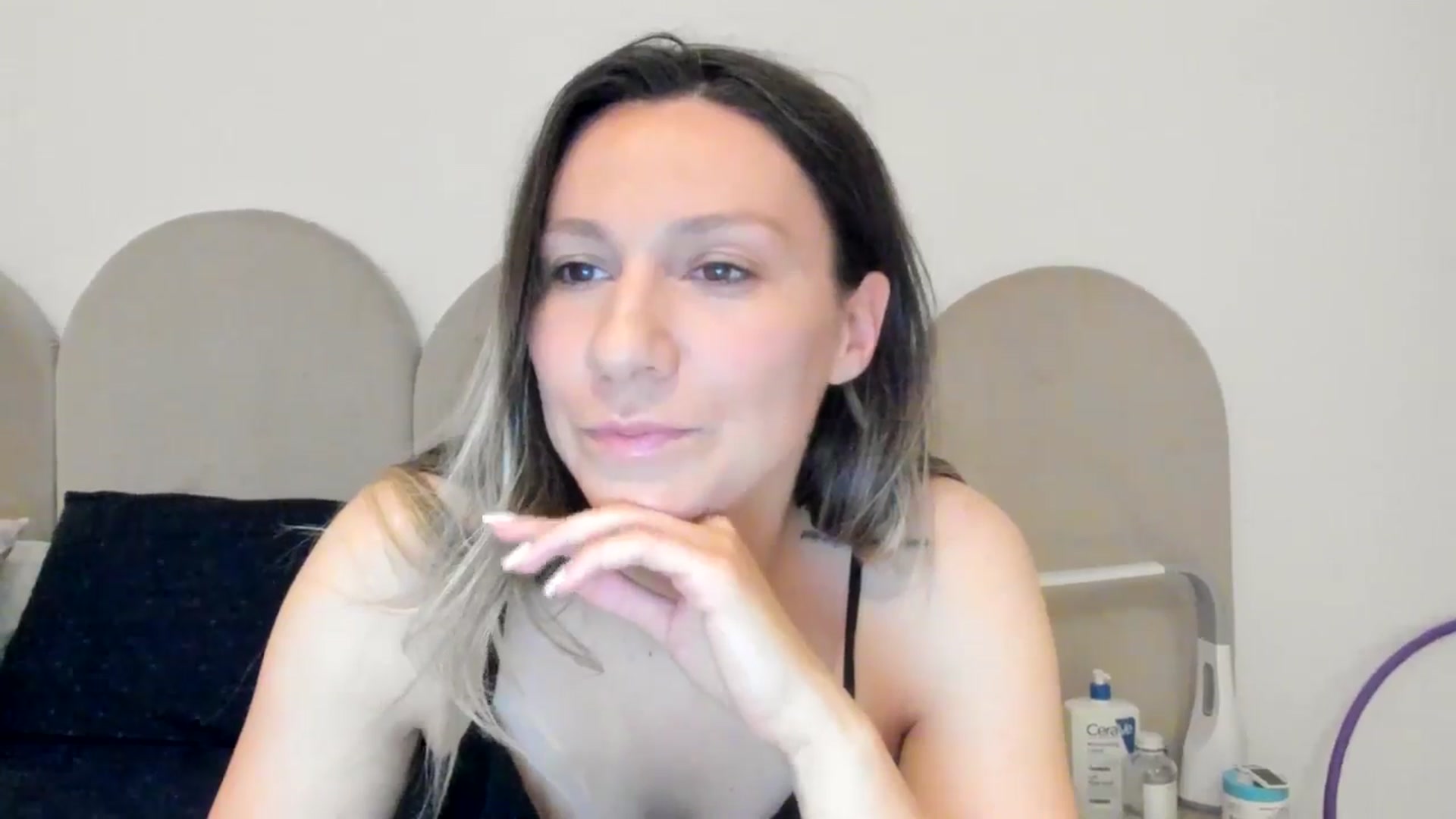 Gallery image thumbnail from ItsEvie's myfreecams stream on, 04/03/2025, 23:23 image 5 of 20