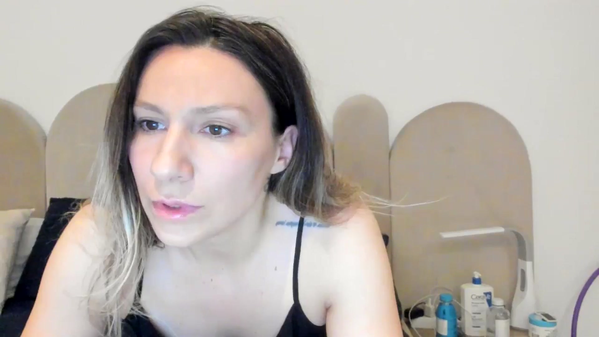 Gallery image thumbnail from ItsEvie's myfreecams stream on, 04/03/2025, 23:23 image 2 of 20