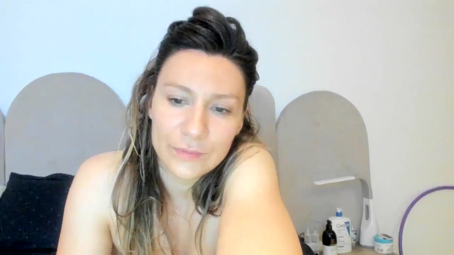 Gallery image thumbnail from ItsEvie's myfreecams stream on, 04/04/2025, 24:40 image 17 of 20