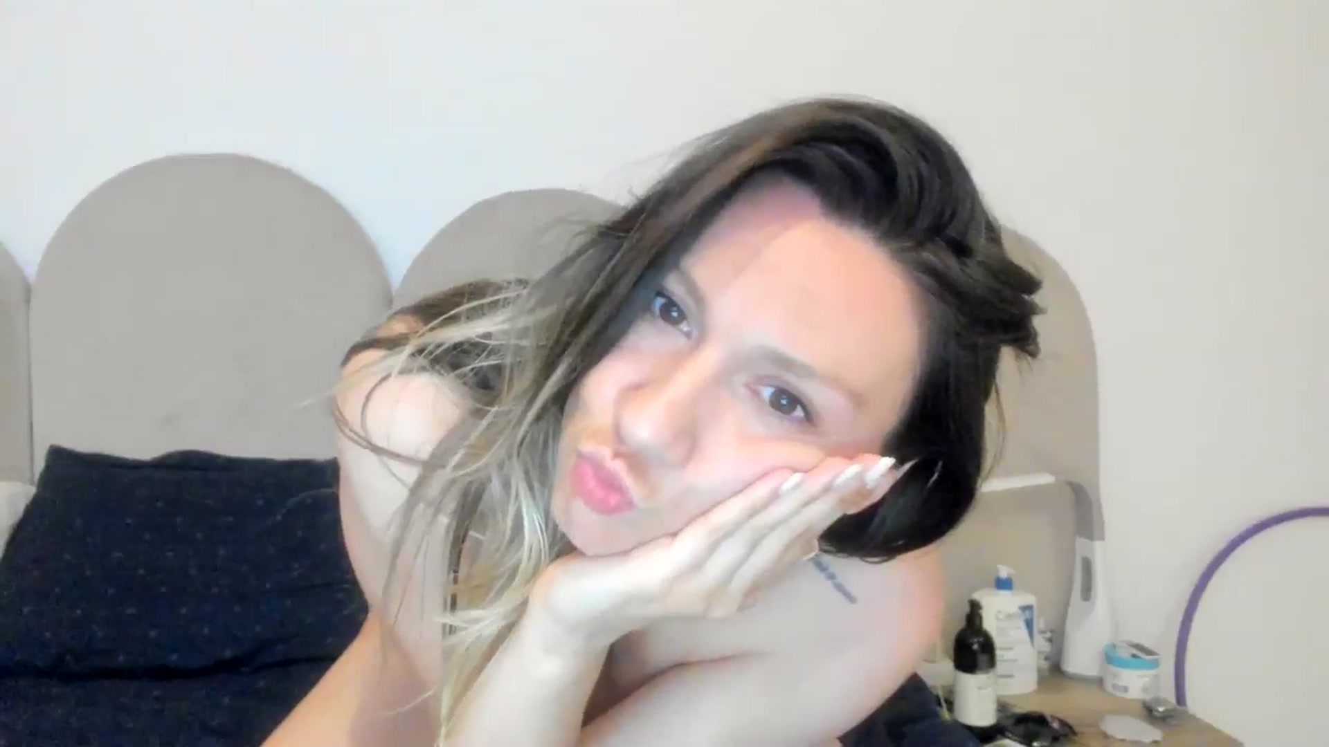 Gallery image thumbnail from ItsEvie's myfreecams stream on, 04/04/2025, 24:40 image 9 of 20