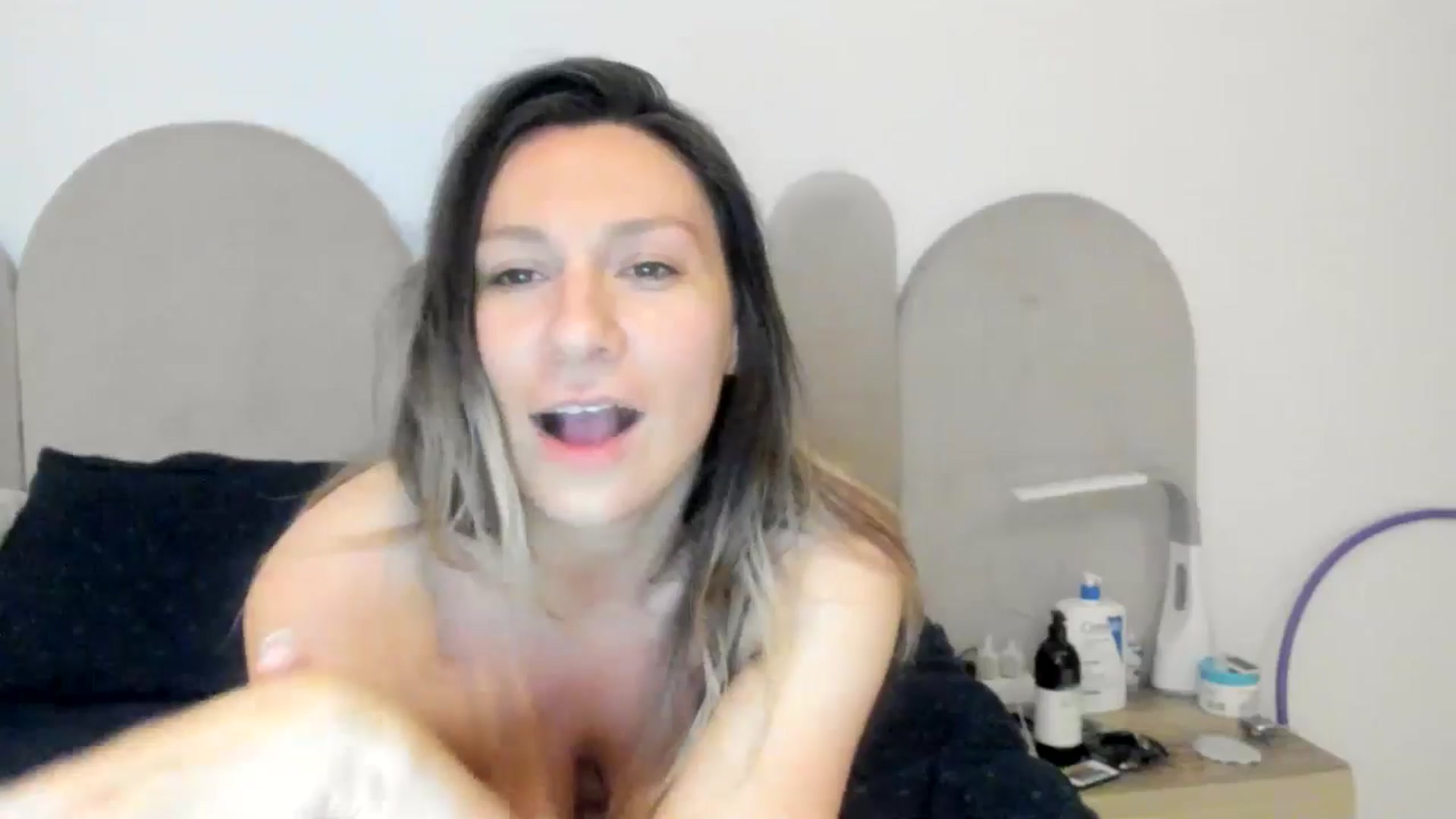 Gallery image thumbnail from ItsEvie's myfreecams stream on, 04/04/2025, 24:40 image 16 of 20