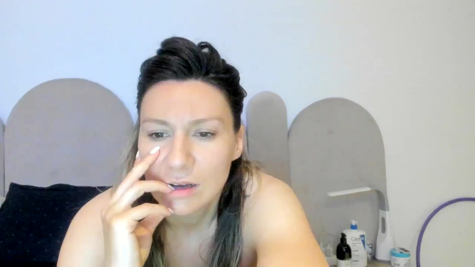 Gallery image thumbnail from ItsEvie's myfreecams stream on, 04/04/2025, 24:40 image 18 of 20