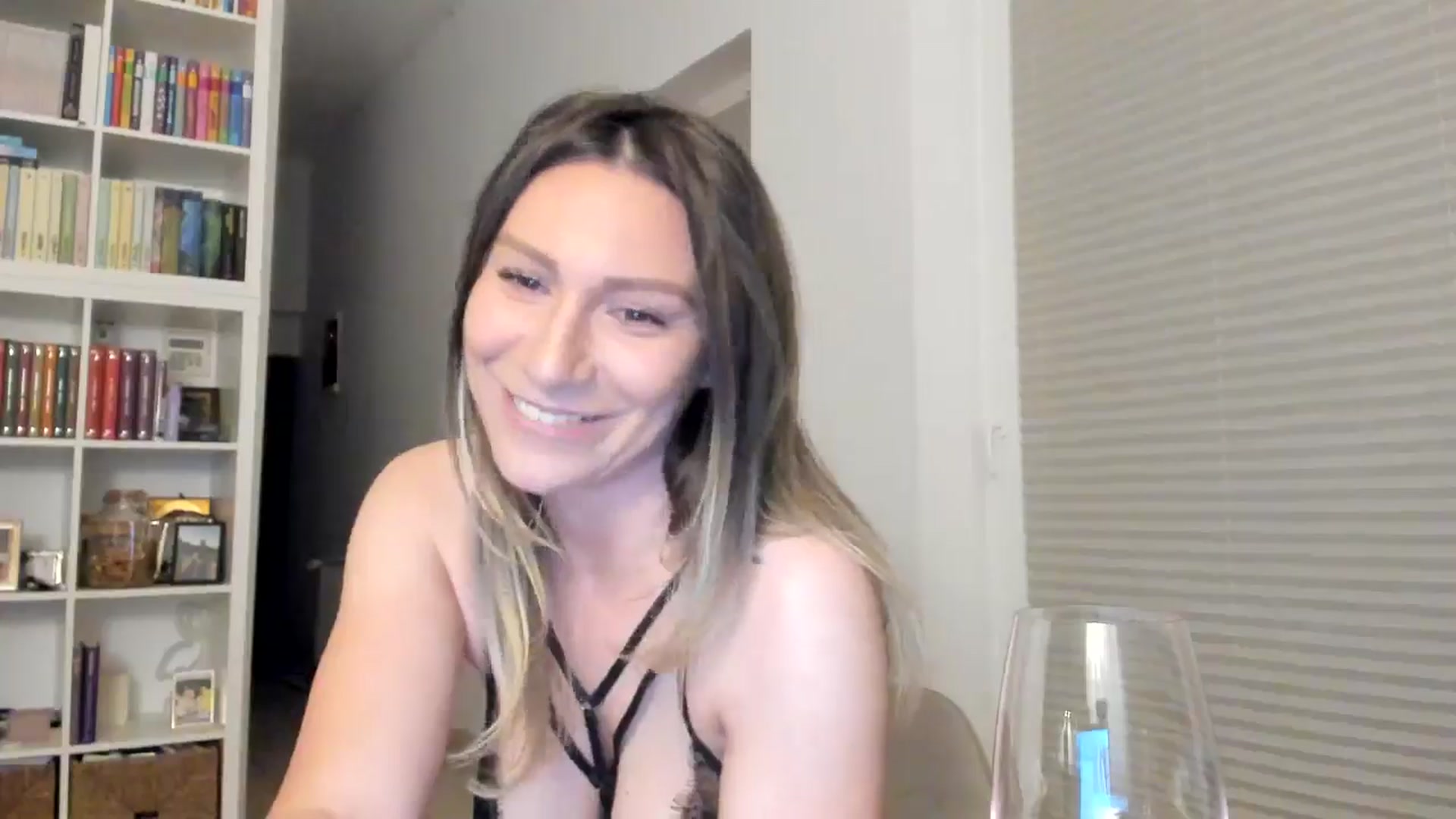 Gallery image thumbnail from ItsEvie's myfreecams stream on, 04/05/2025, 01:01 image 5 of 20
