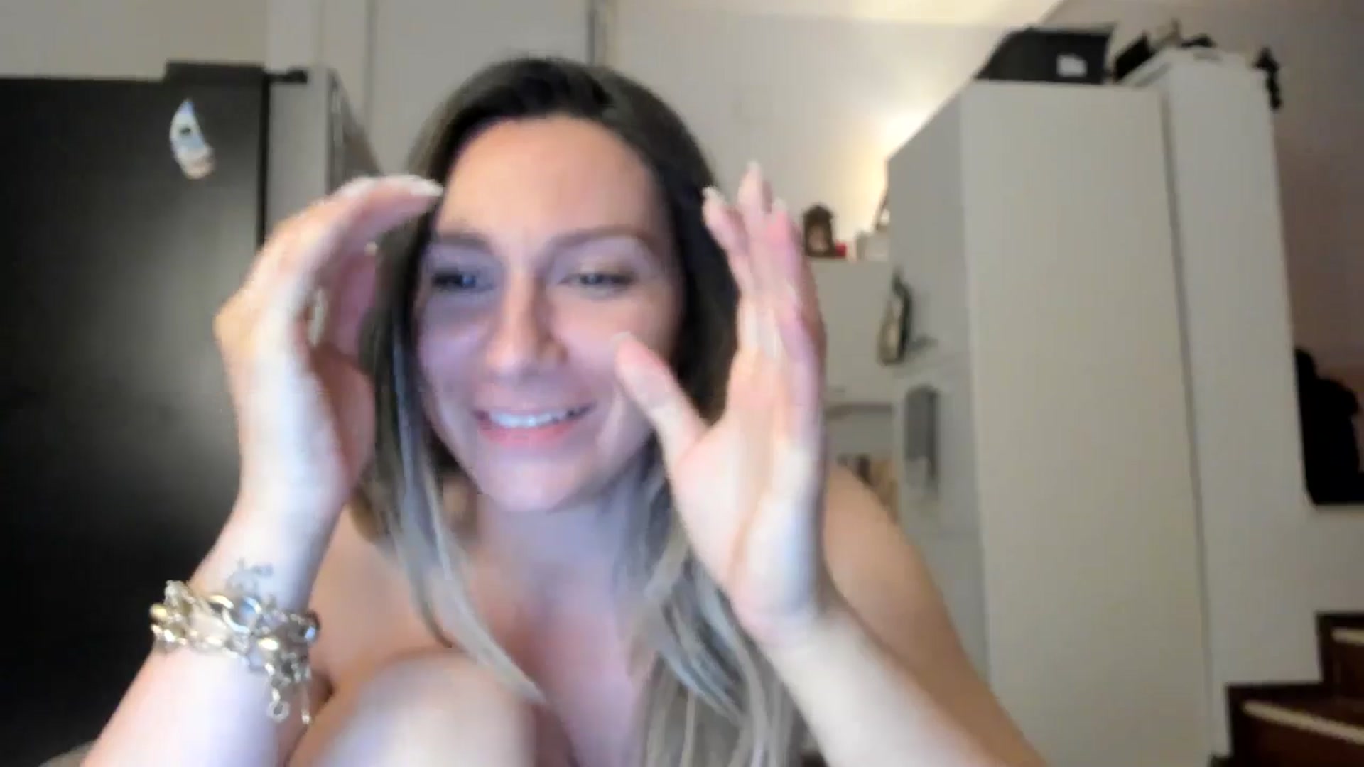 Gallery image thumbnail from ItsEvie's myfreecams stream on, 04/06/2025, 24:46 image 15 of 20