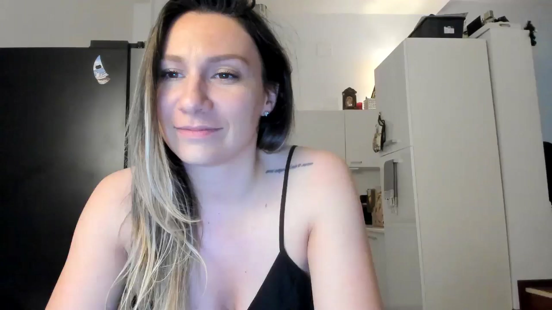 Gallery image thumbnail from ItsEvie's myfreecams stream on, 04/06/2025, 24:46 image 1 of 20