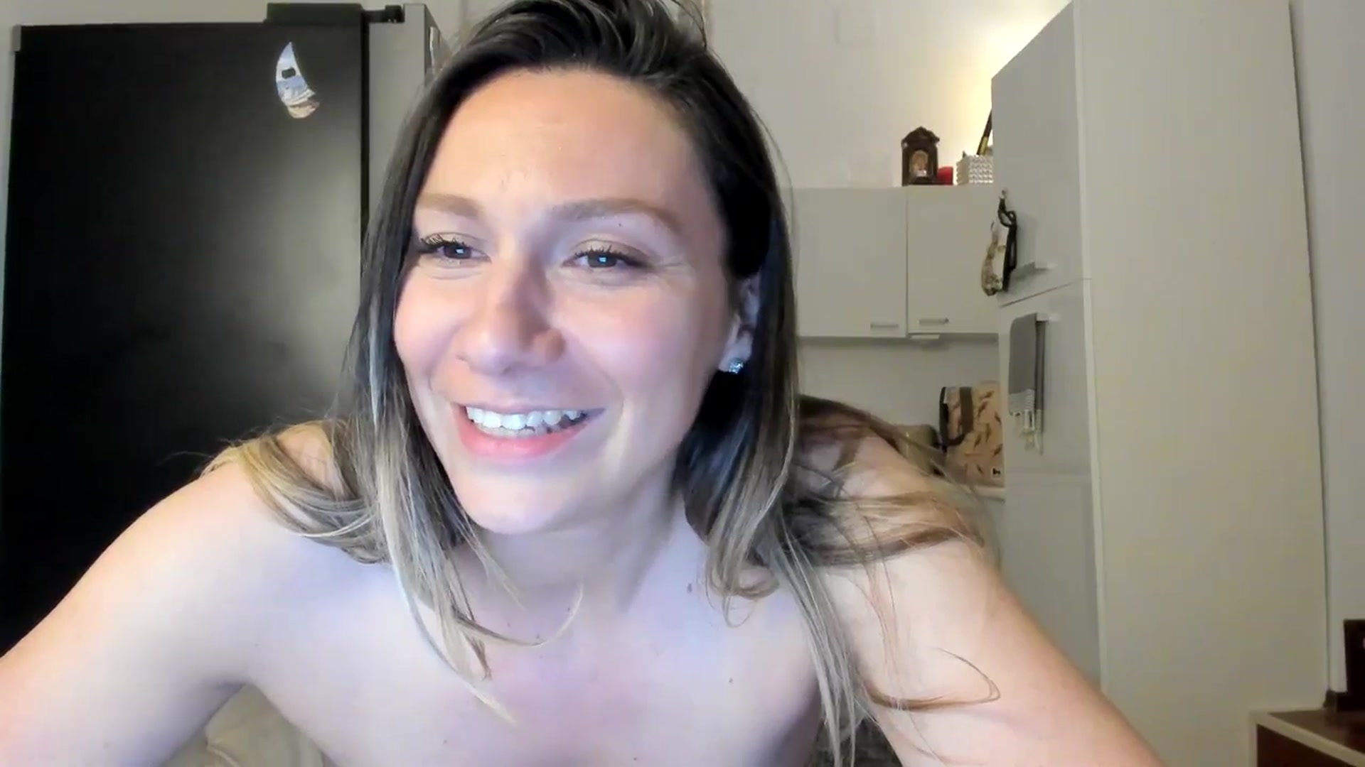 Gallery image thumbnail from ItsEvie's myfreecams stream on, 04/06/2025, 24:46 image 12 of 20