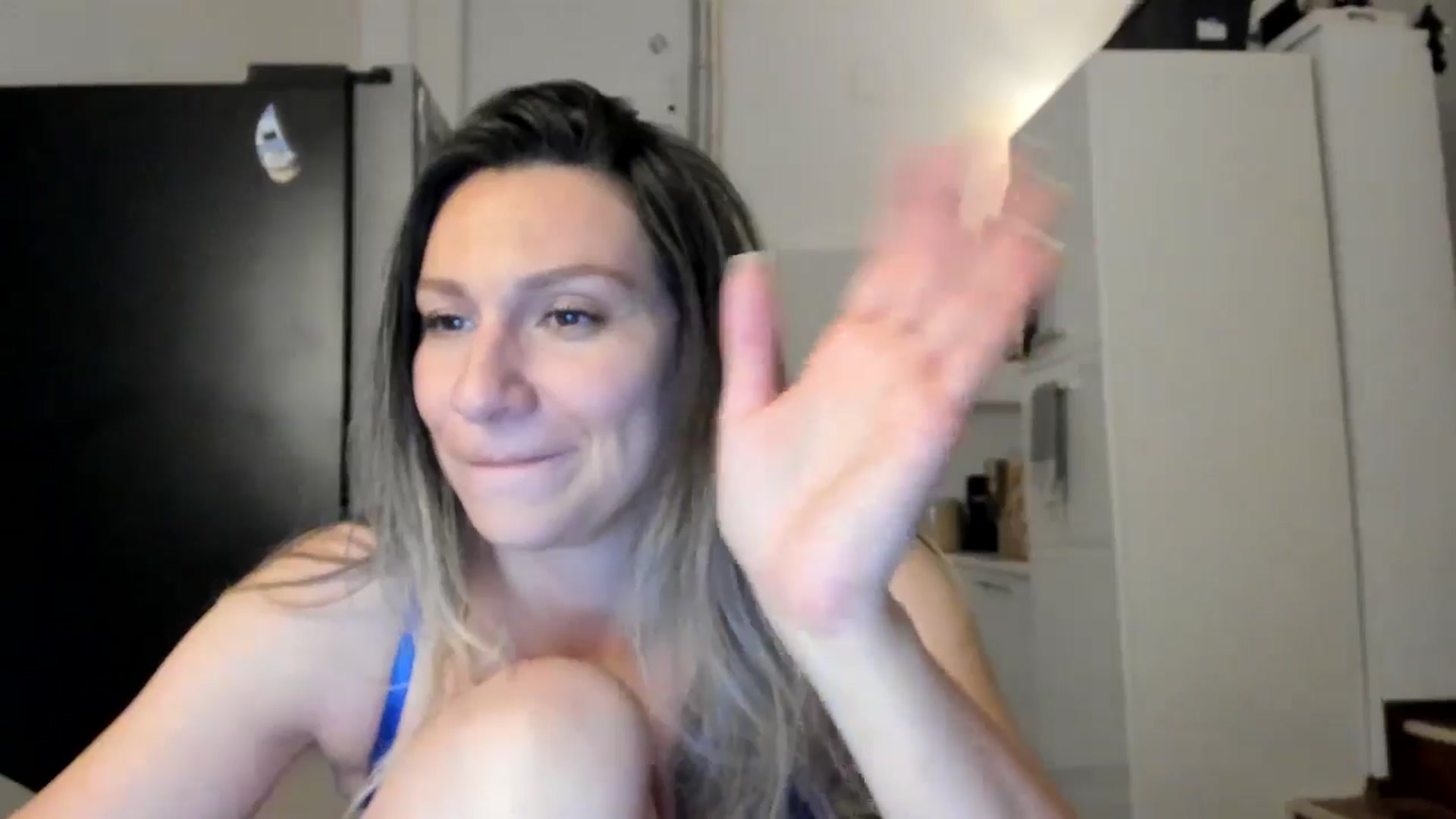 Gallery image thumbnail from ItsEvie's myfreecams stream on, 04/06/2025, 24:46 image 4 of 20