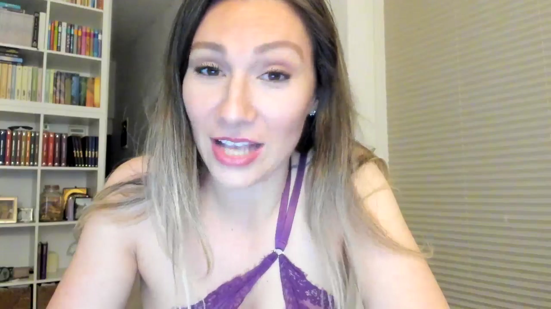 Gallery image thumbnail from ItsEvie's myfreecams stream on, 04/07/2025, 24:35 image 2 of 20