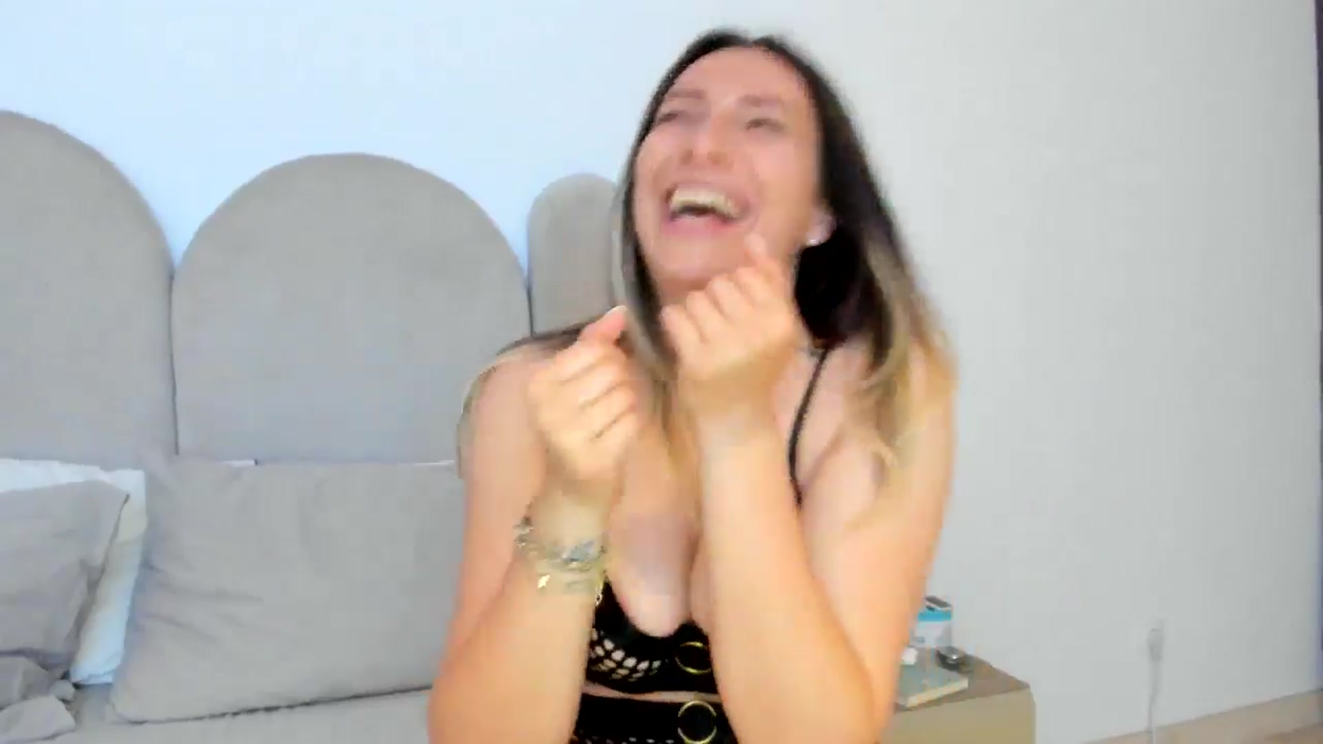 Gallery image thumbnail from ItsEvie's myfreecams stream on, 04/08/2025, 24:15 image 3 of 20