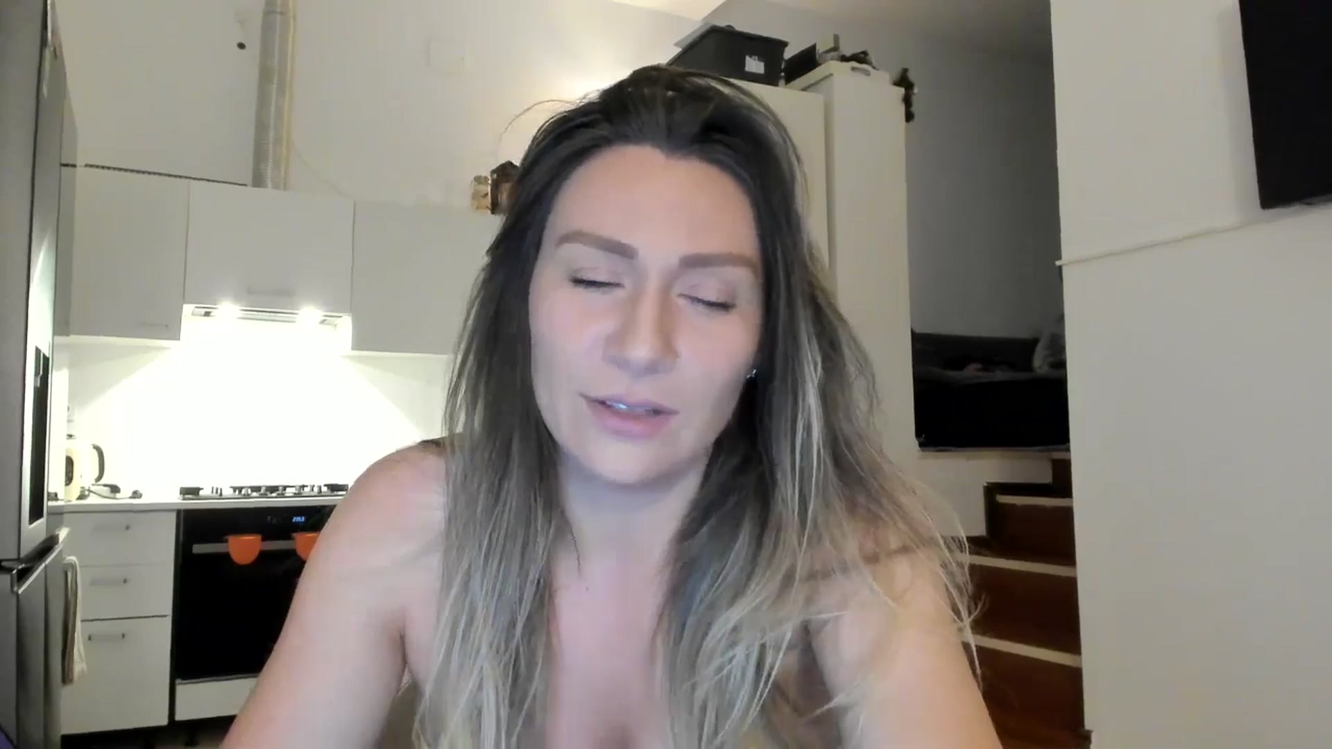 Gallery image thumbnail from ItsEvie's myfreecams stream on, 04/10/2025, 23:33 image 15 of 20