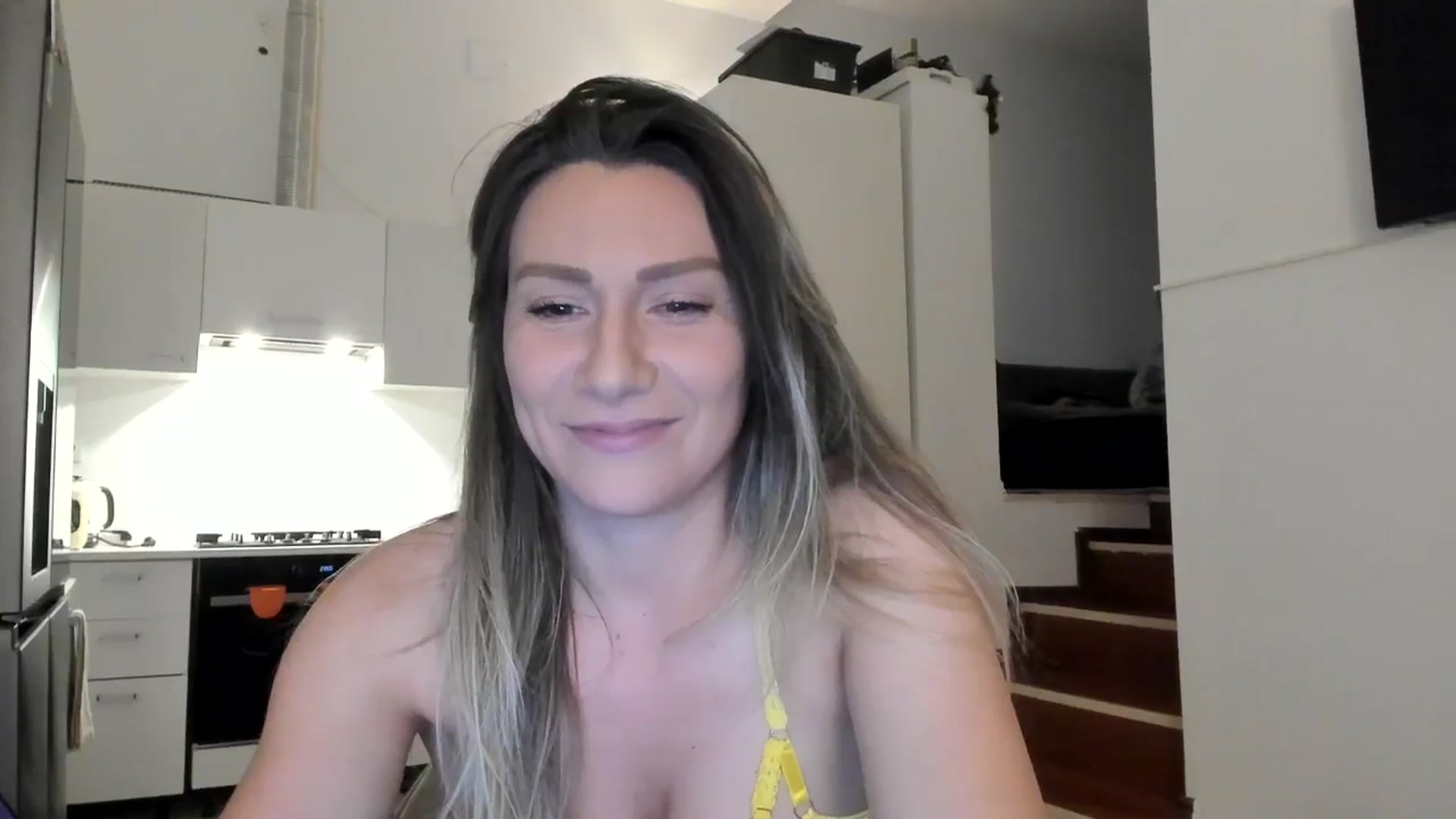 Gallery image thumbnail from ItsEvie's myfreecams stream on, 04/10/2025, 23:33 image 16 of 20