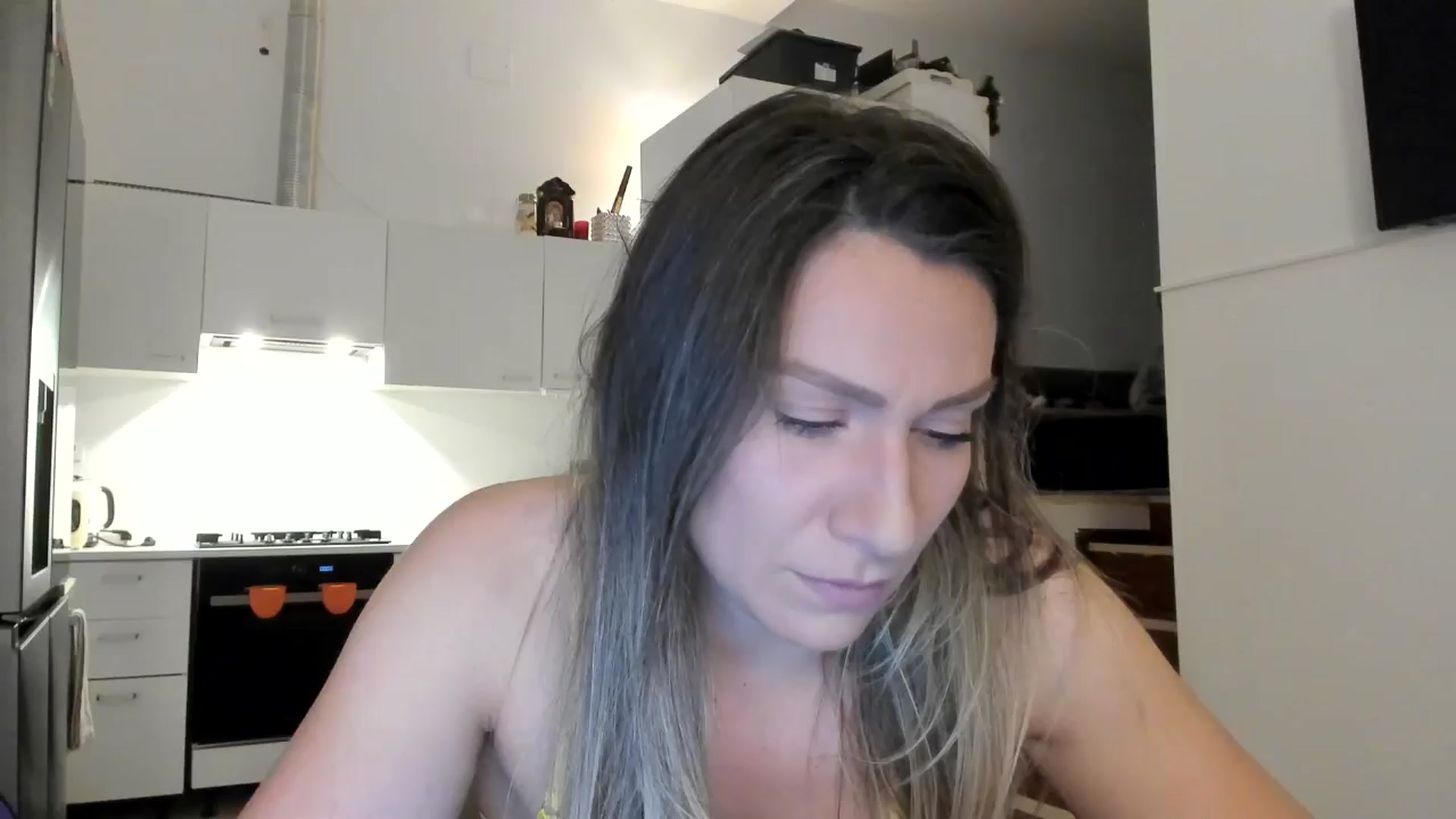 Gallery image thumbnail from ItsEvie's myfreecams stream on, 04/10/2025, 23:33 image 17 of 20