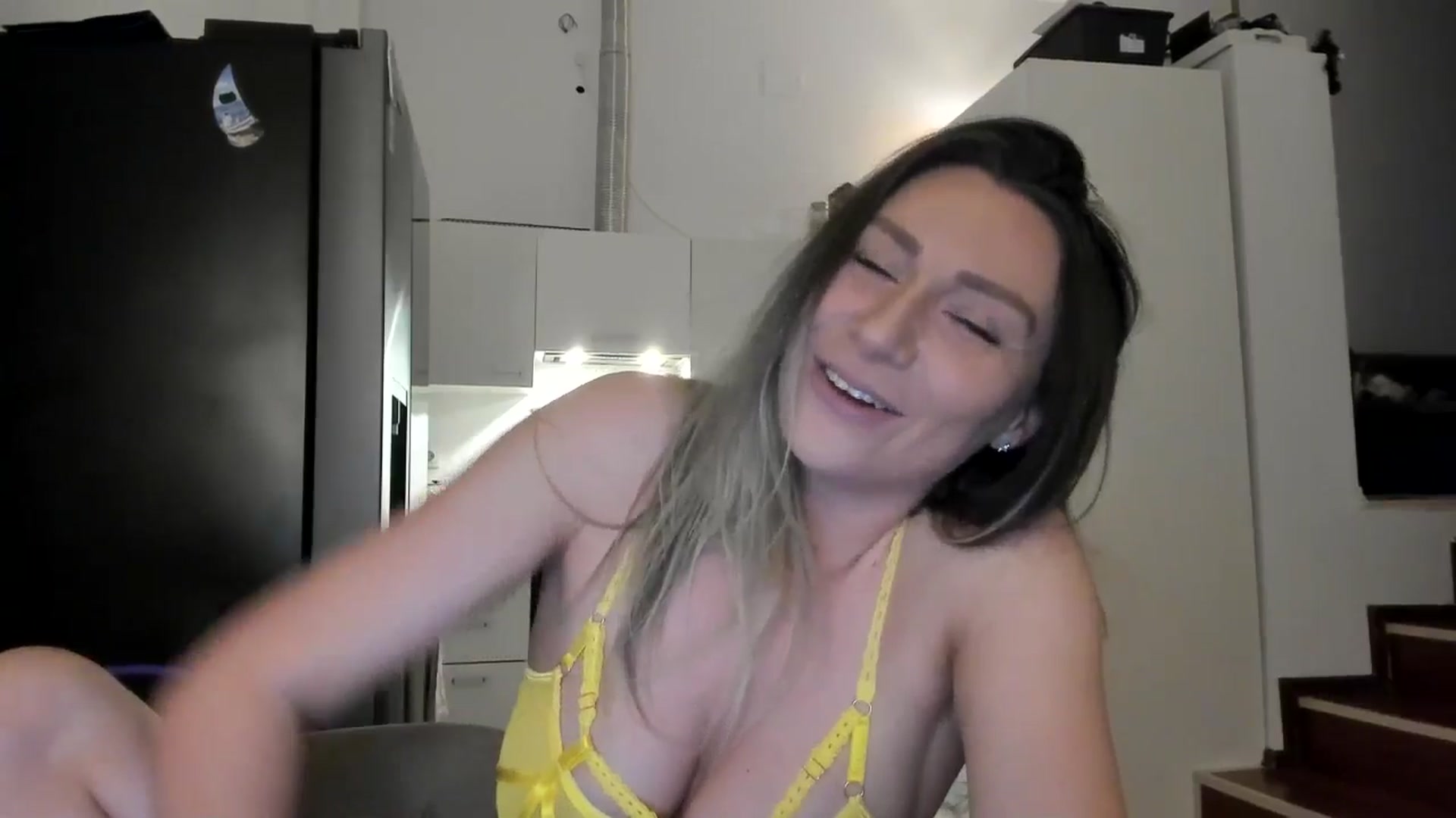 Gallery image thumbnail from ItsEvie's myfreecams stream on, 04/10/2025, 23:33 image 4 of 20