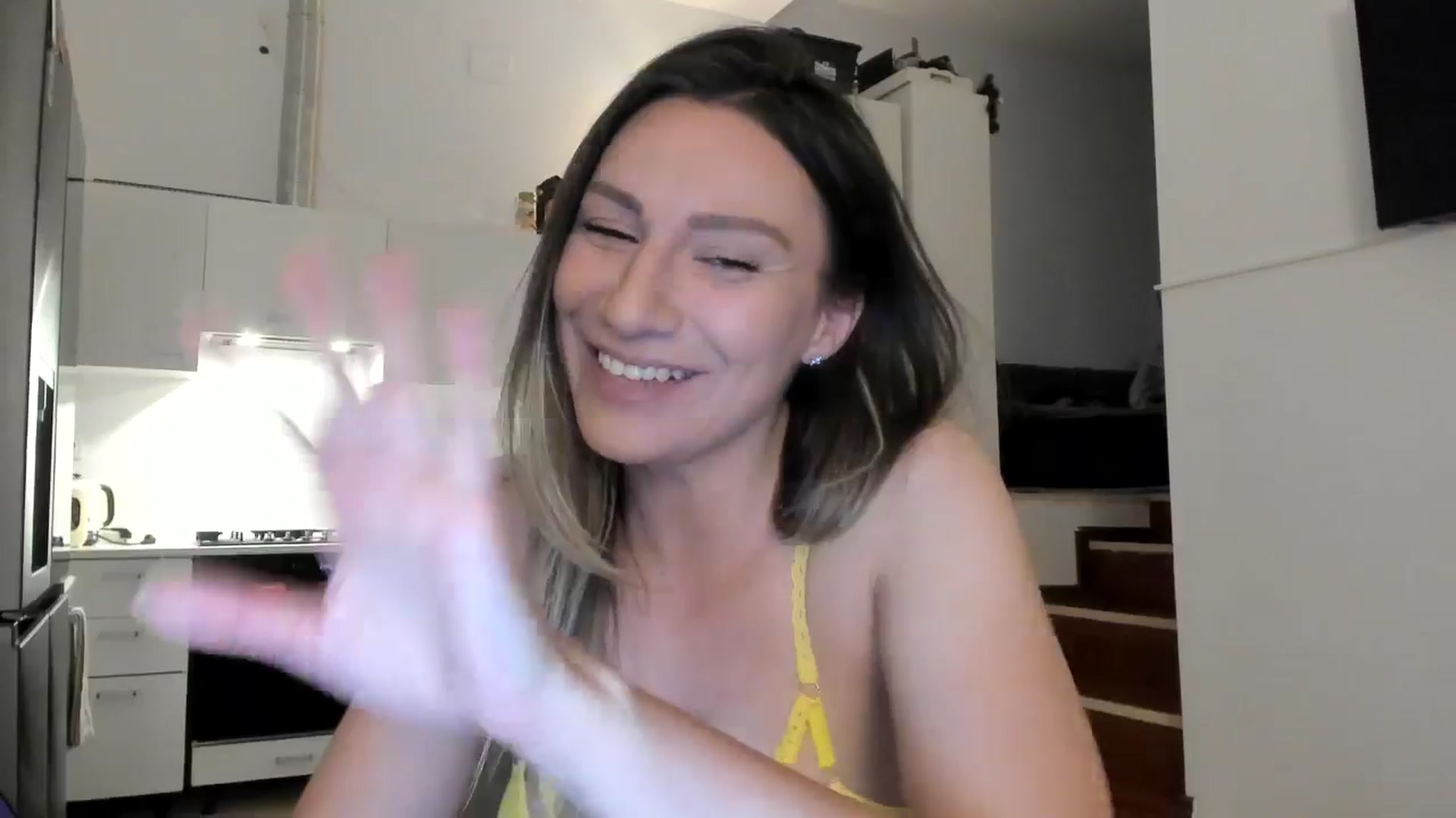 Gallery image thumbnail from ItsEvie's myfreecams stream on, 04/10/2025, 23:33 image 13 of 20