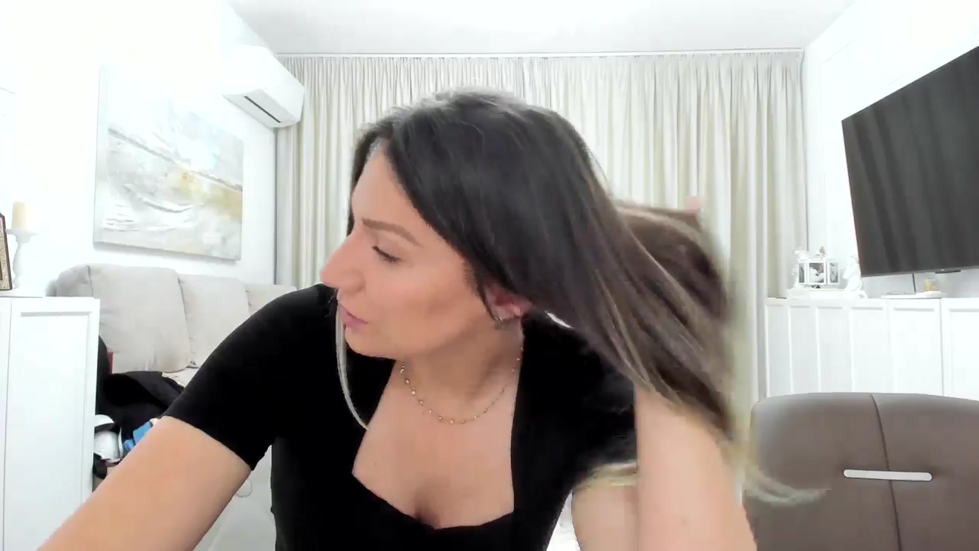 Gallery image thumbnail from ItsEvie's myfreecams stream on, 04/12/2025, 14:02 image 2 of 20