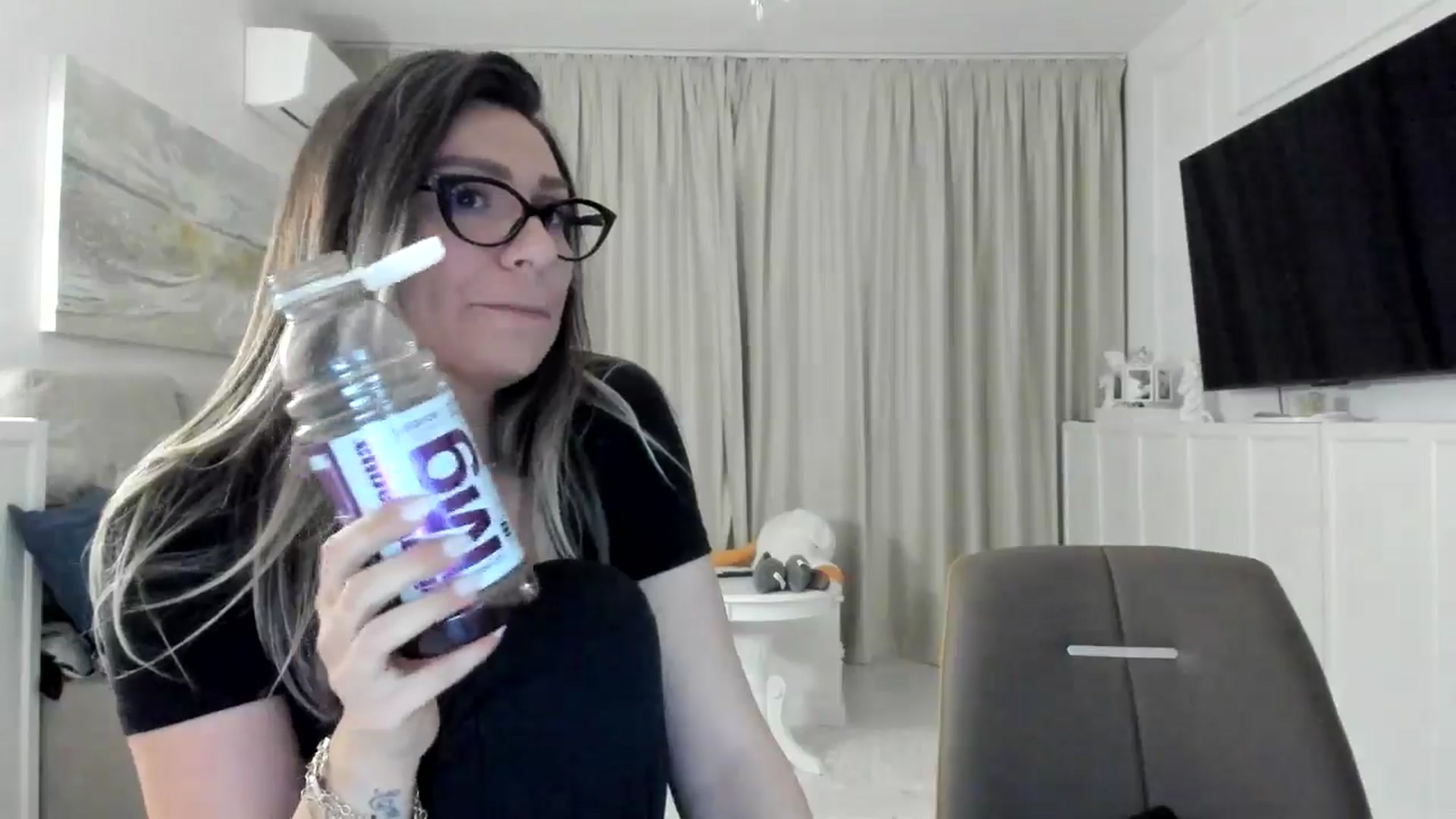 Gallery image thumbnail from ItsEvie's myfreecams stream on, 04/12/2025, 21:04 image 4 of 20