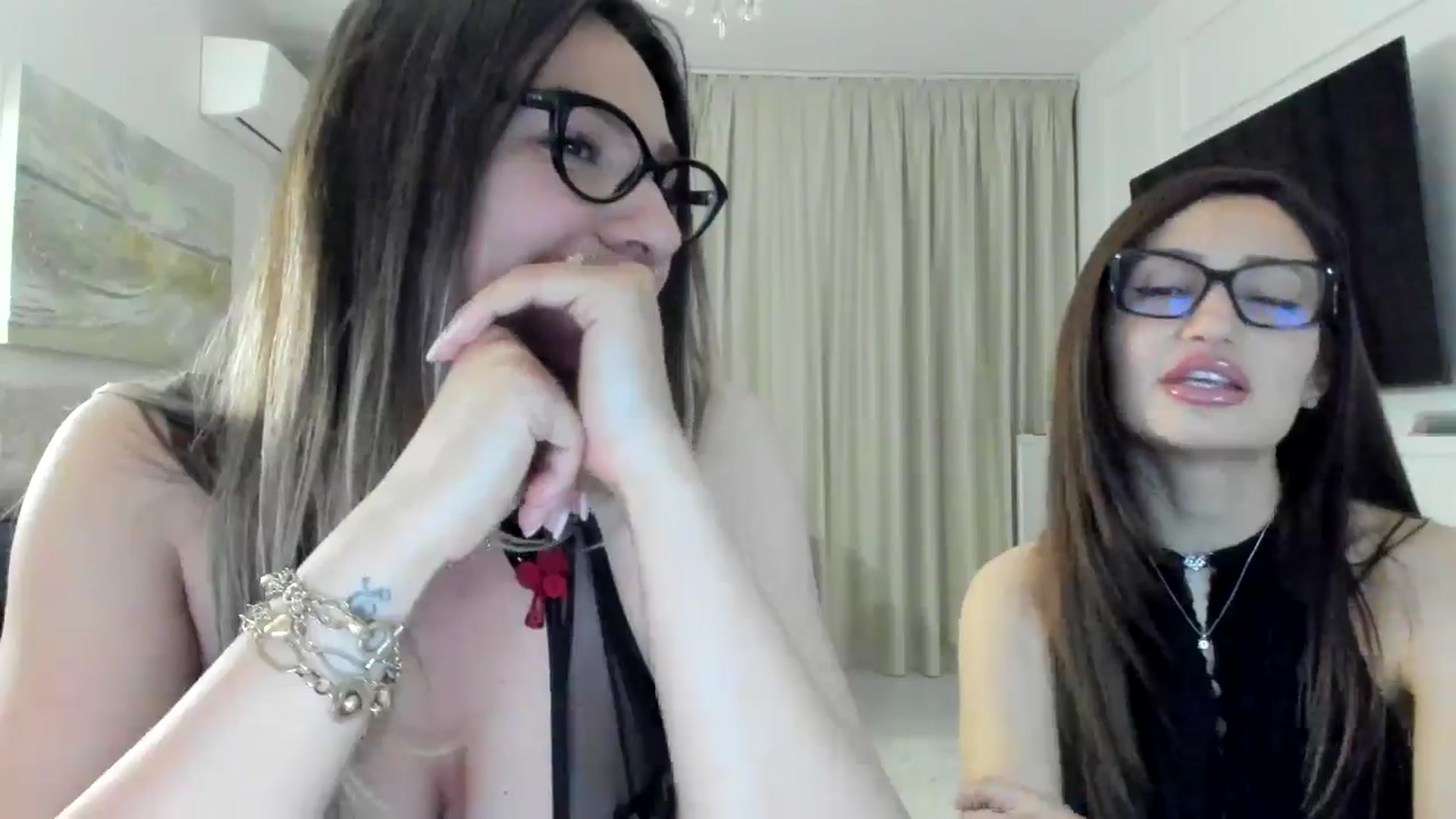 Gallery image thumbnail from ItsEvie's myfreecams stream on, 04/12/2025, 21:04 image 12 of 20