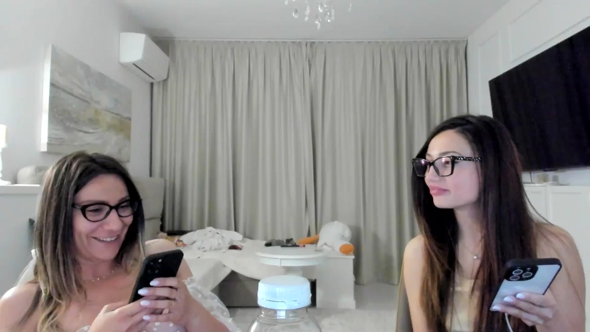 Gallery image thumbnail from ItsEvie's myfreecams stream on, 04/12/2025, 22:48 image 3 of 20