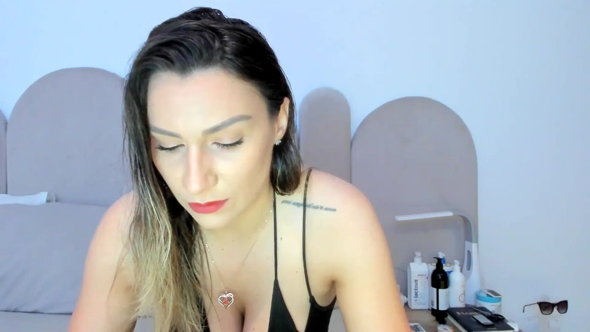 Gallery image thumbnail from ItsEvie's myfreecams stream on, 04/17/2025, 22:02 image 9 of 20