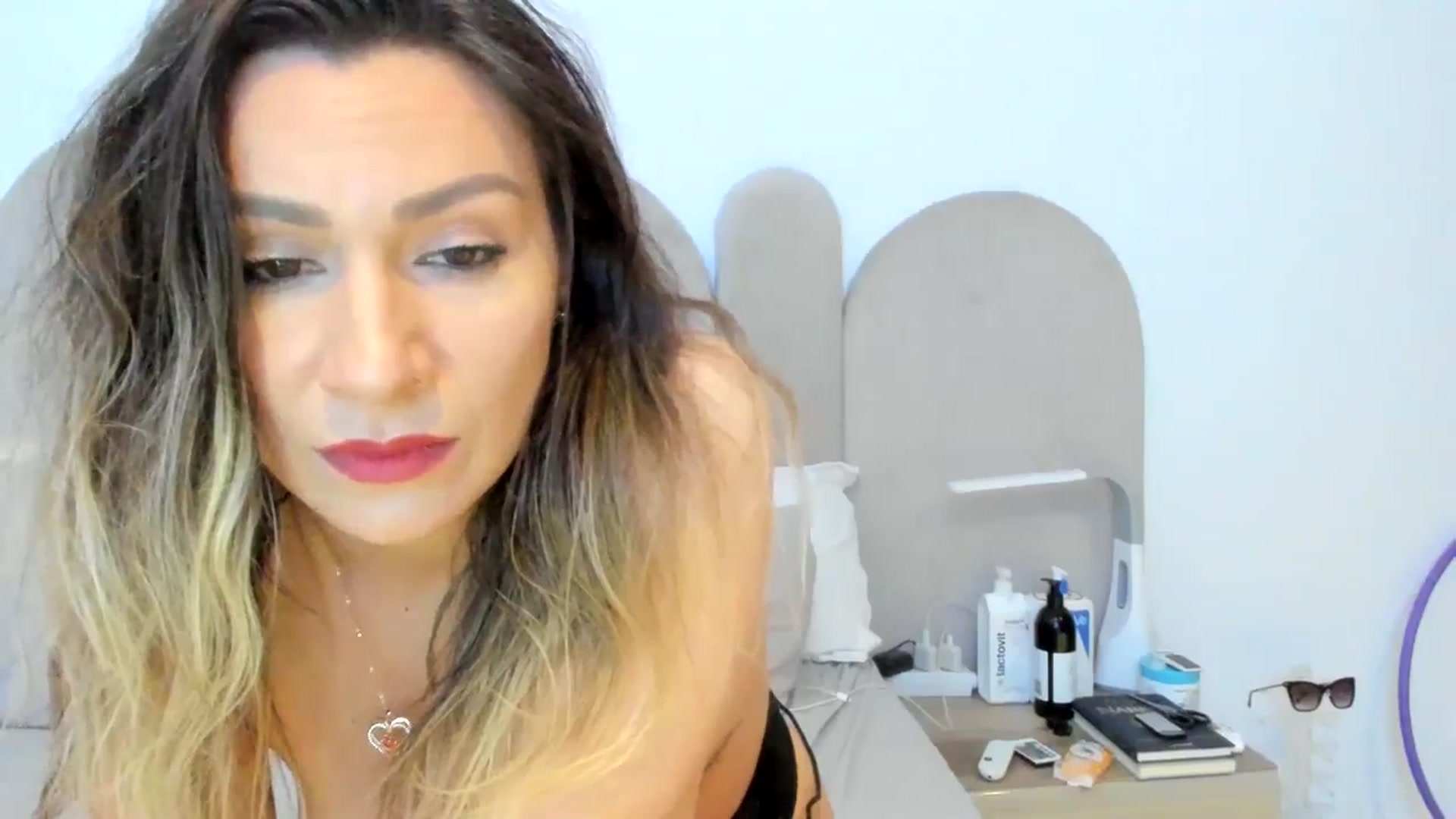 Gallery image thumbnail from ItsEvie's myfreecams stream on, 04/18/2025, 24:05 image 15 of 20