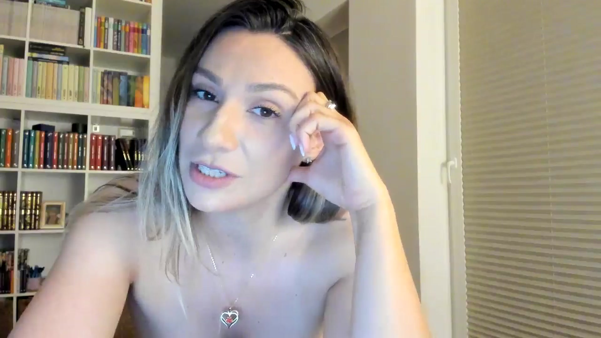 Gallery image thumbnail from ItsEvie's myfreecams stream on, 04/20/2025, 23:55 image 7 of 20