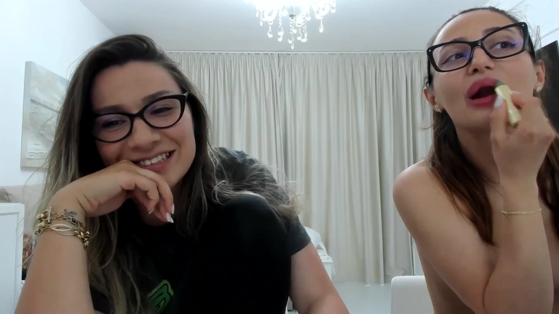 Gallery image thumbnail from ItsEvie's myfreecams stream on, 04/25/2025, 16:05 image 14 of 20