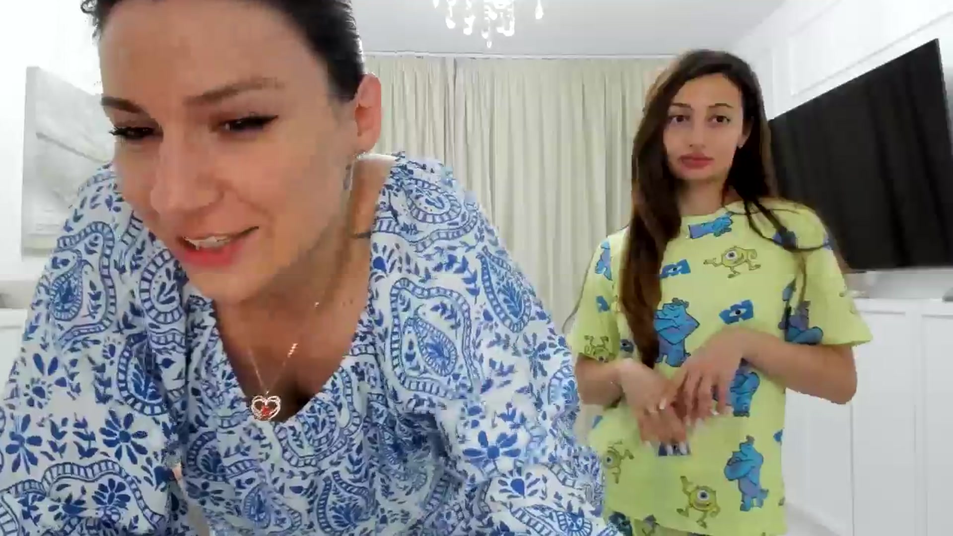 Gallery image thumbnail from ItsEvie's myfreecams stream on, 04/27/2025, 24:03 image 12 of 20