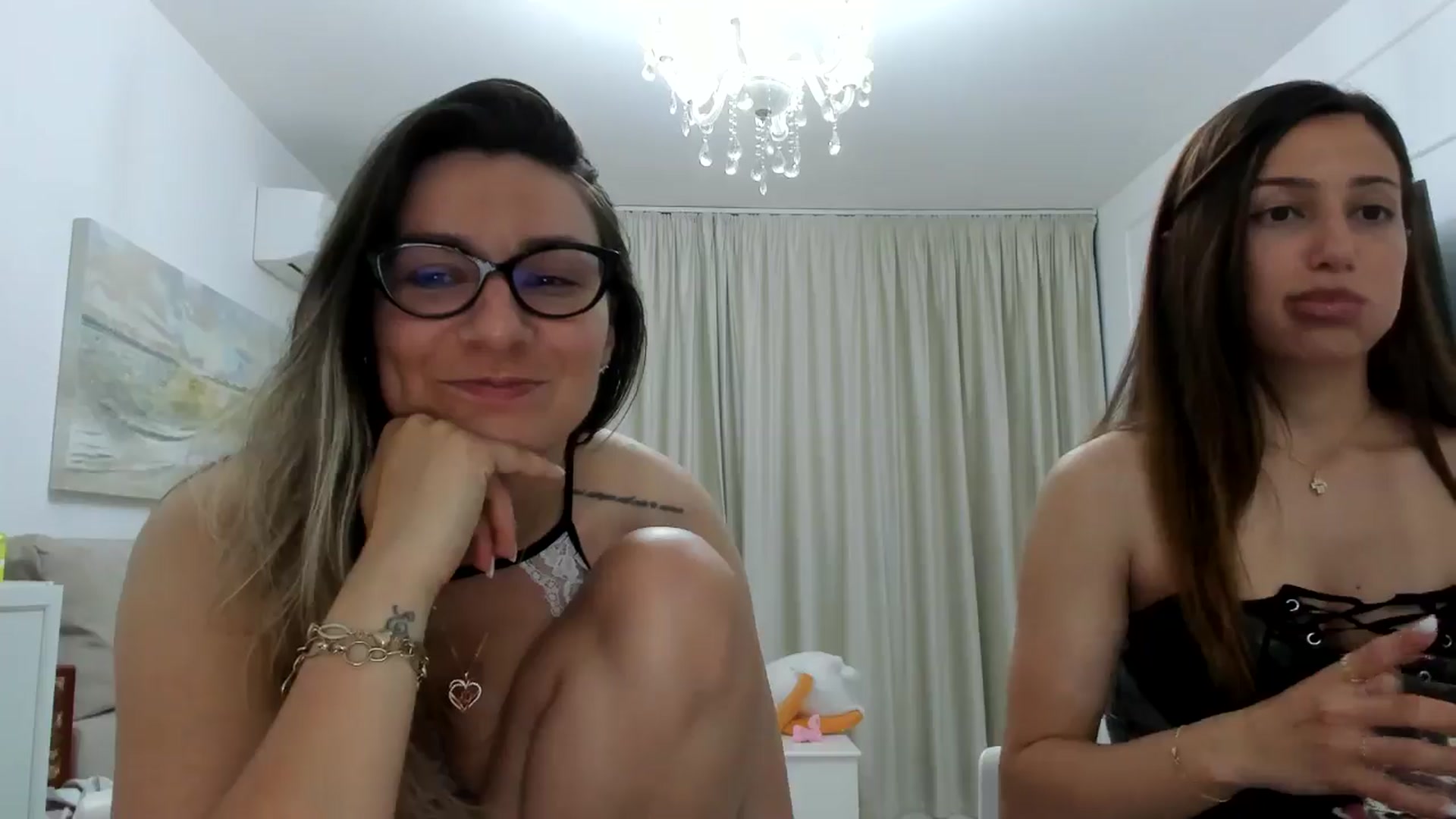 Gallery image thumbnail from ItsEvie's myfreecams stream on, 05/01/2025, 24:25 image 3 of 20
