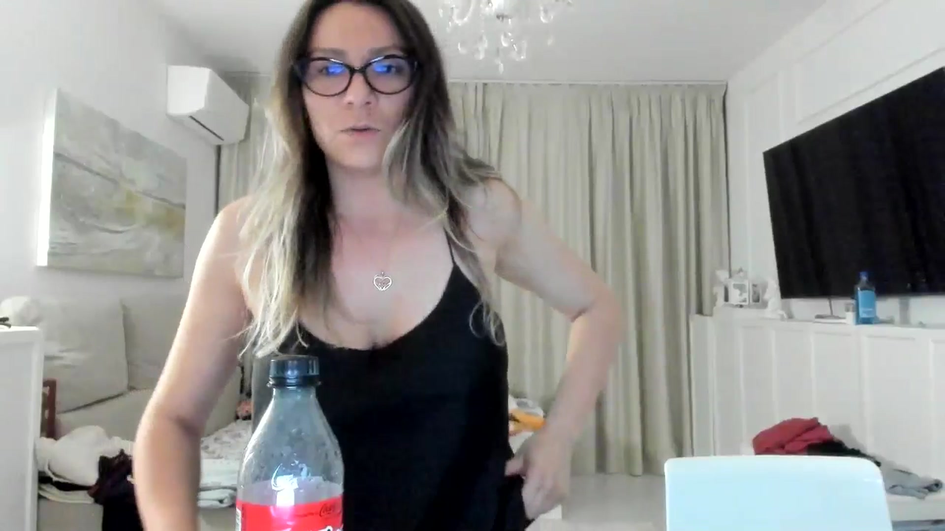 Gallery image thumbnail from ItsEvie's myfreecams stream on, 05/08/2025, 22:19 image 2 of 20