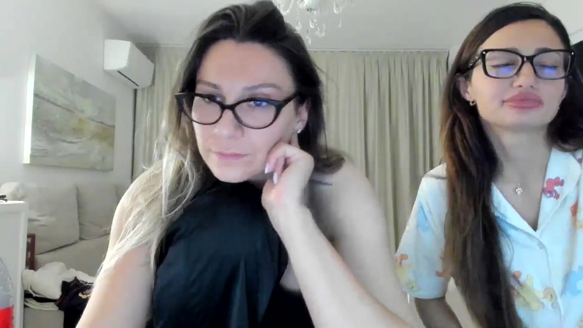 Gallery image thumbnail from ItsEvie's myfreecams stream on, 05/08/2025, 22:19 image 7 of 20