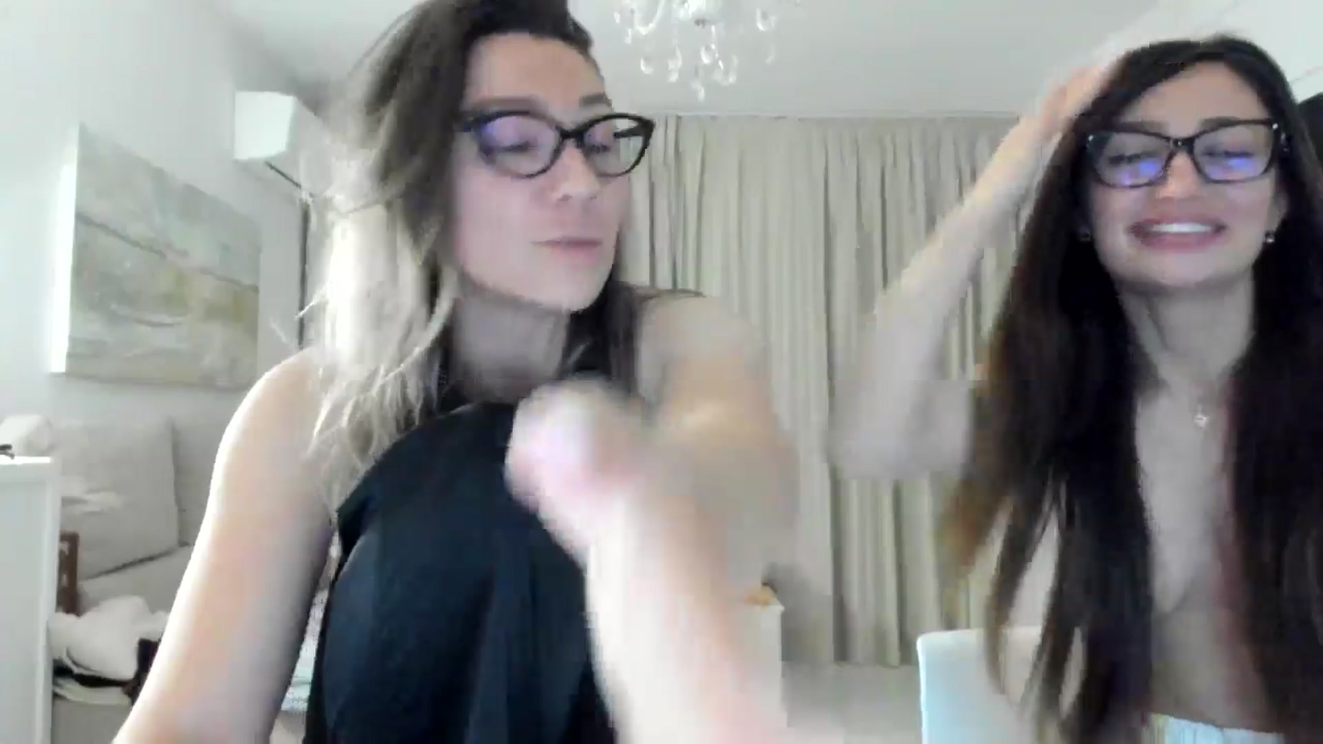 Gallery image thumbnail from ItsEvie's myfreecams stream on, 05/08/2025, 22:19 image 9 of 20