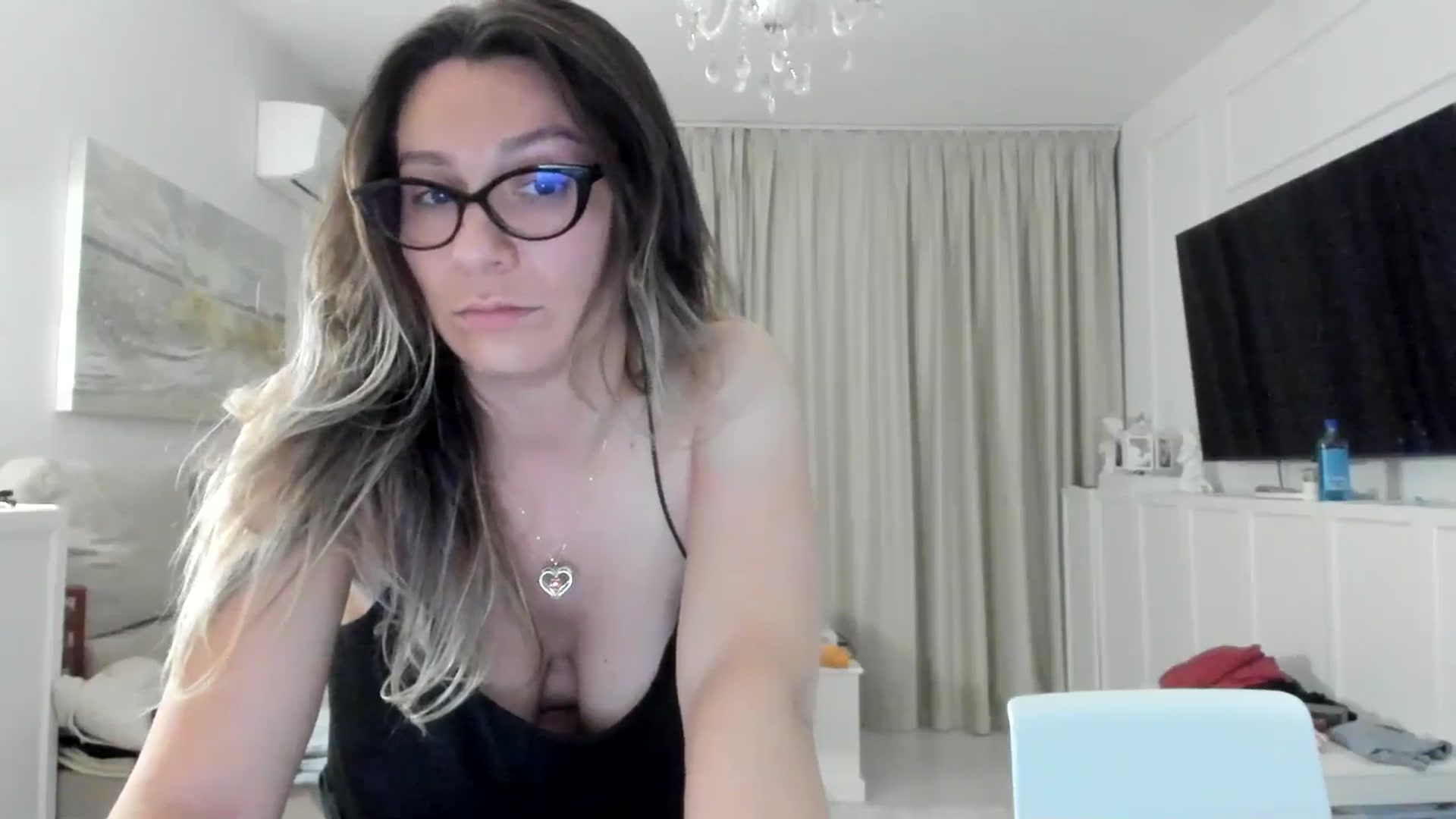 Gallery image thumbnail from ItsEvie's myfreecams stream on, 05/08/2025, 22:19 image 10 of 20