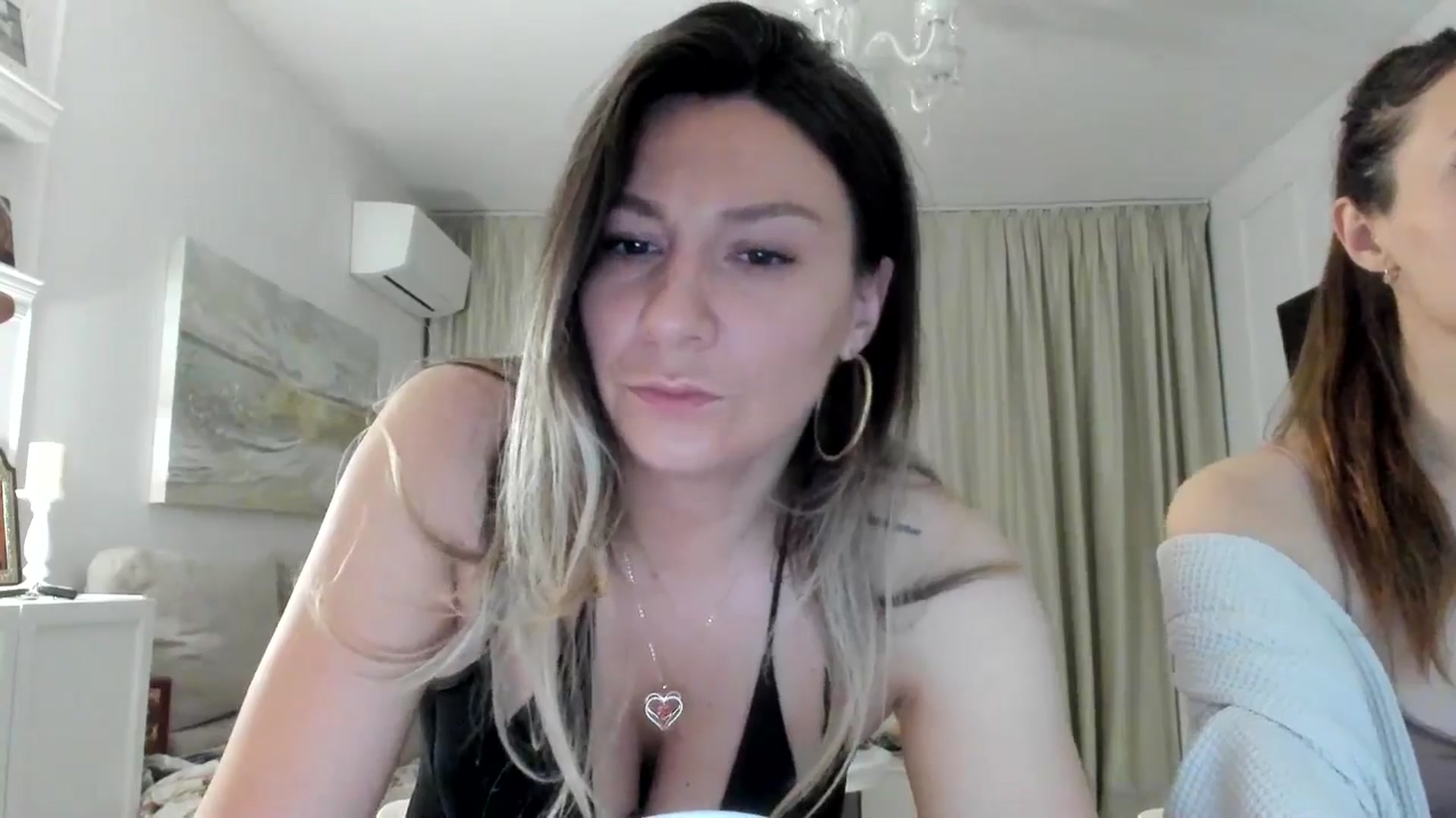 Gallery image thumbnail from ItsEvie's myfreecams stream on, 05/09/2025, 22:29 image 12 of 20