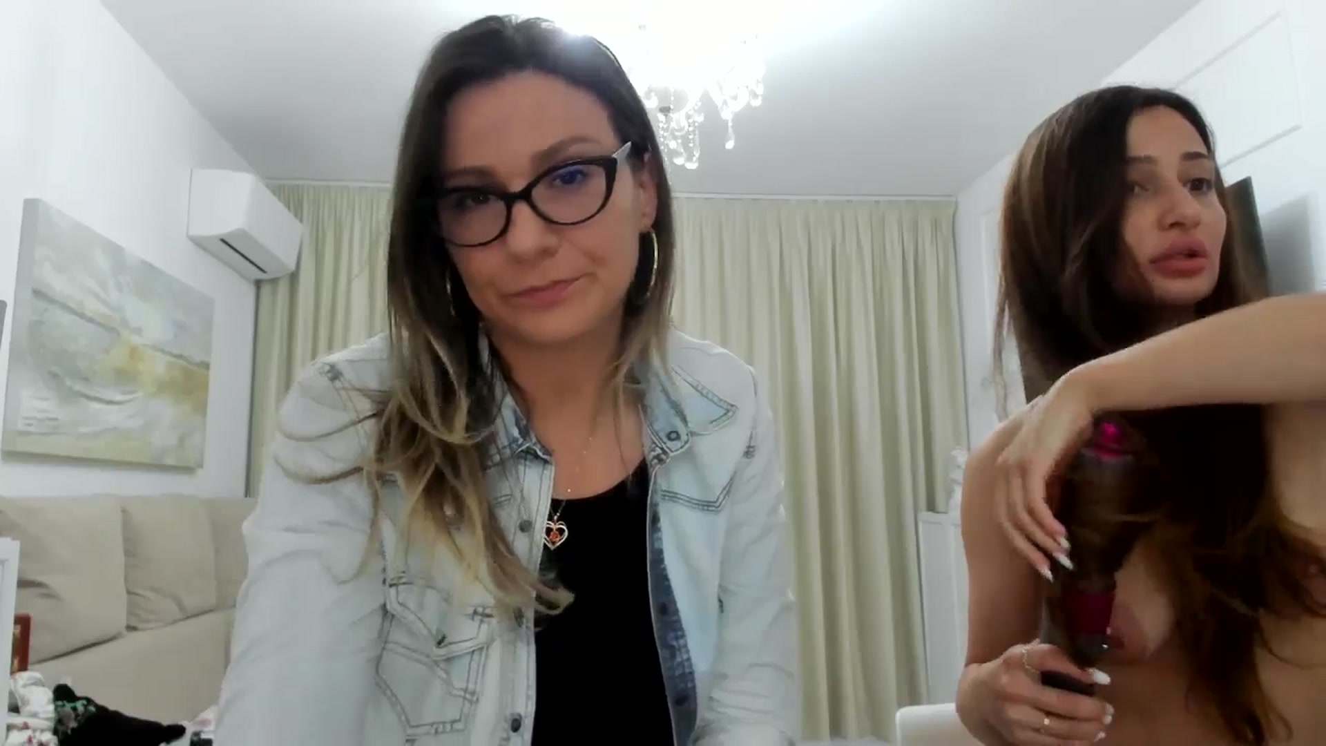 Gallery image thumbnail from ItsEvie's myfreecams stream on, 05/10/2025, 16:35 image 19 of 20